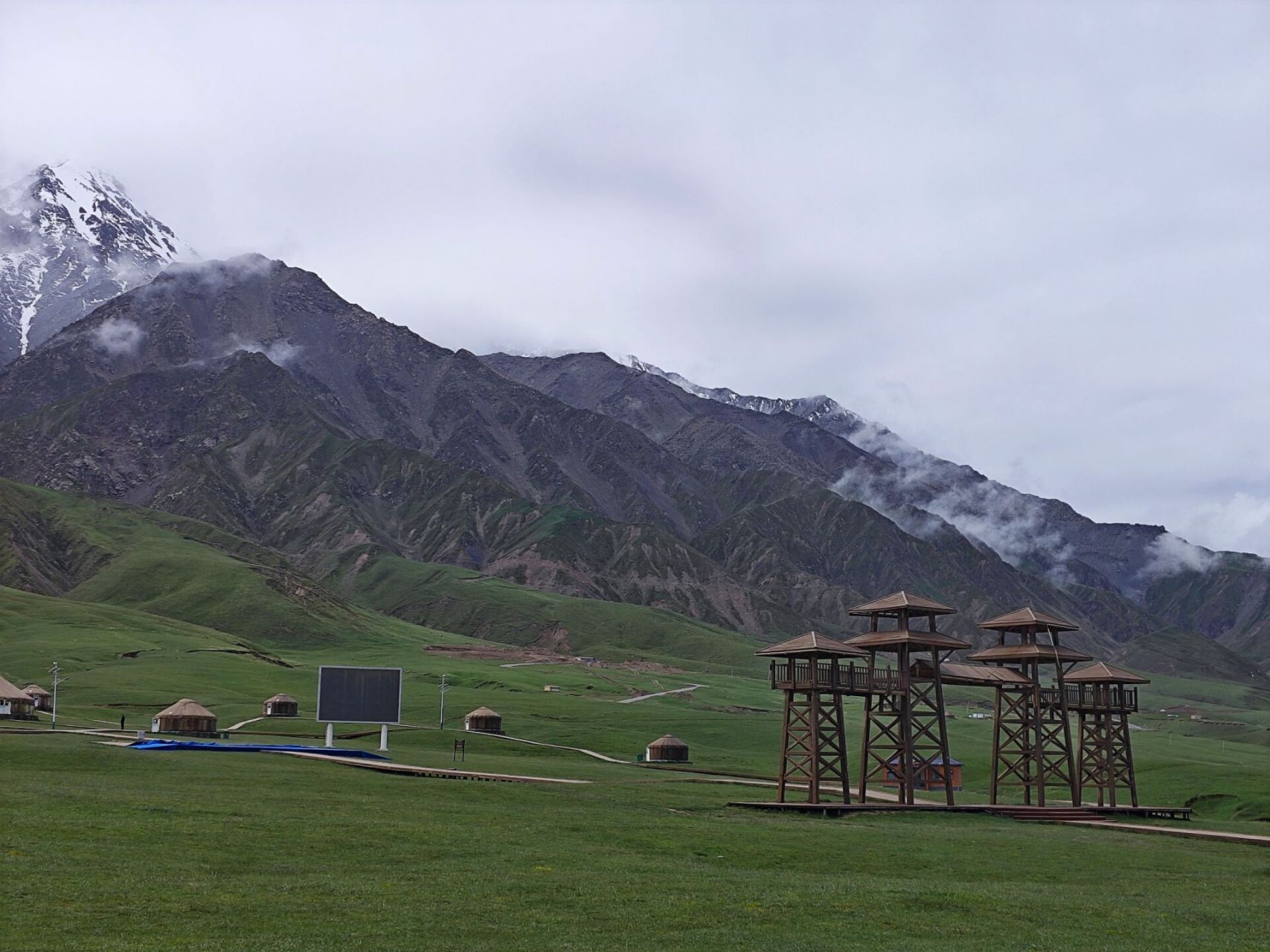 策勒昆仑山大峡谷旅游指南 门票:正常35,退役军人老师等25,现役军人