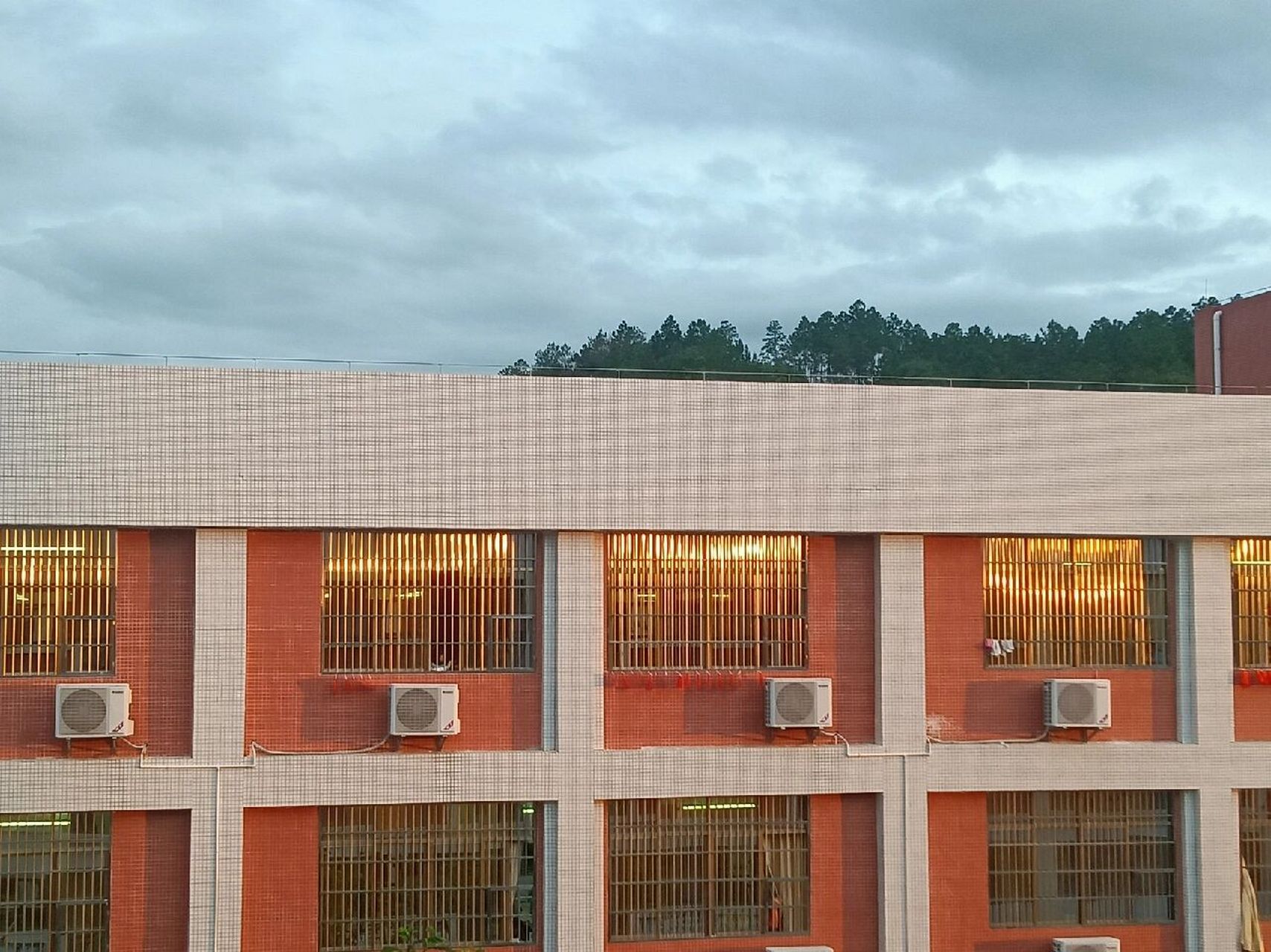 五华县高级中学 永远热爱高级的落日