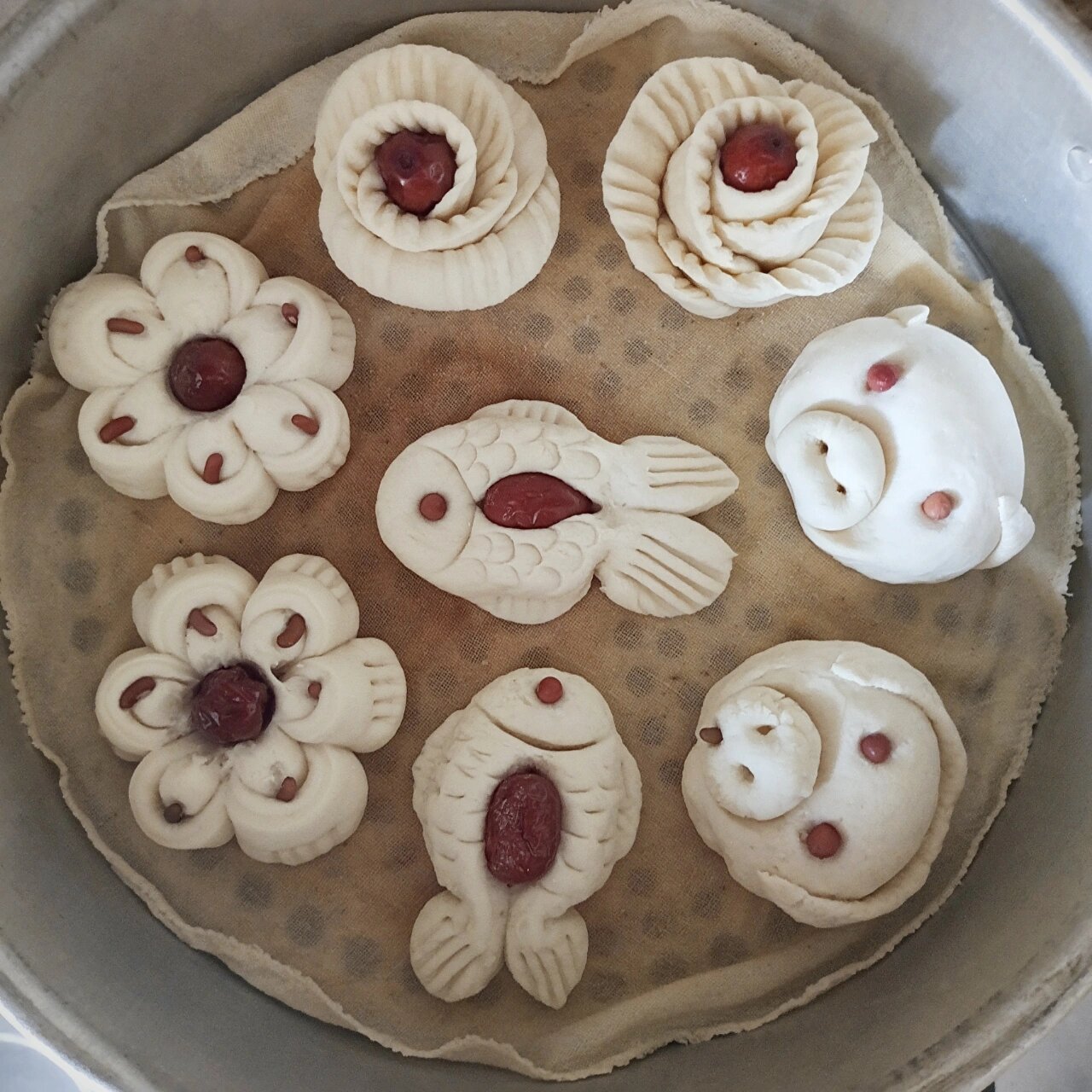 哈哈哈哈过年蒸馒头咯 参考了好多教程 第一次做花馍!没有太翻车!