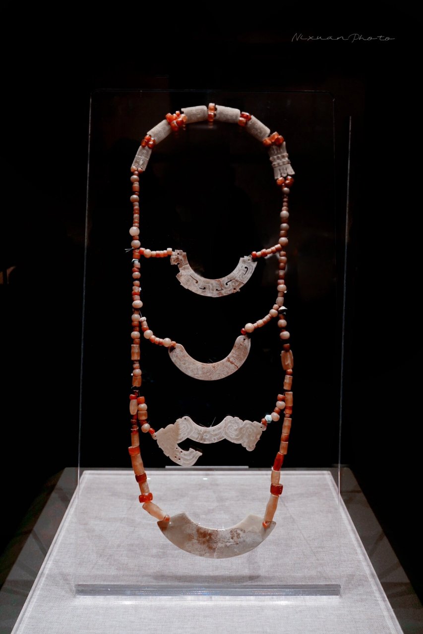 西周|四璜组玉佩(河南博物院) 玉组佩也称"大佩"或"杂佩",是将玉璜,玉