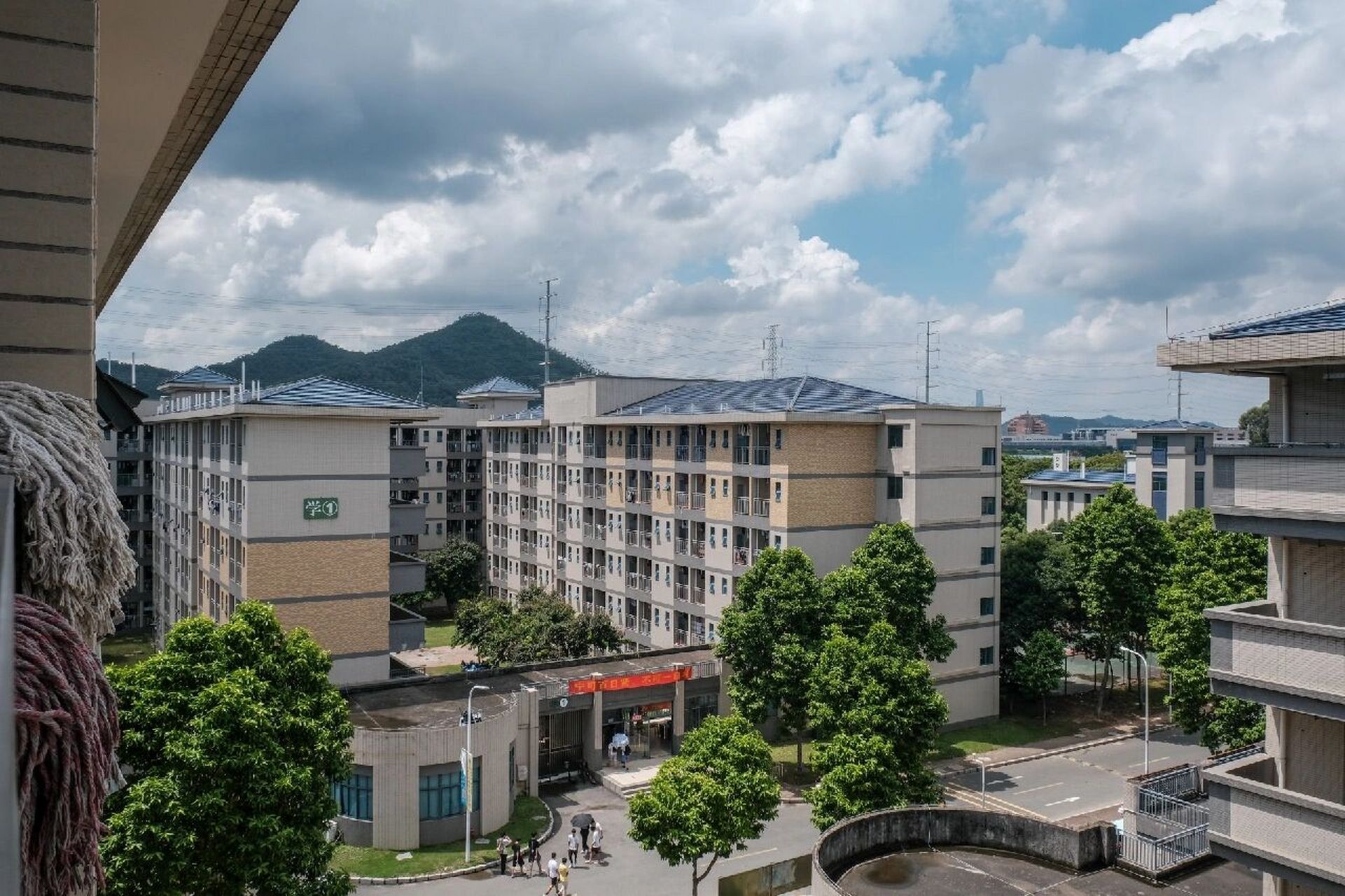 东莞城市学院 在这个房间生活了四年,阳台是我这四年来拍的最多的机位