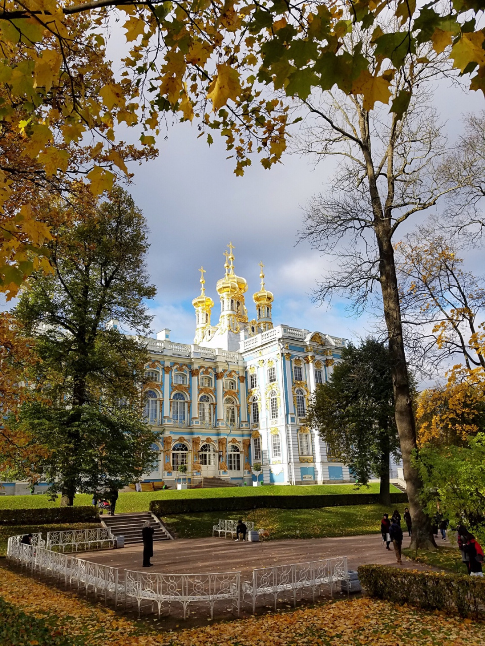 去过很多个欧洲城市,圣彼得堡可谓结合了西欧和俄罗斯本身的特点.
