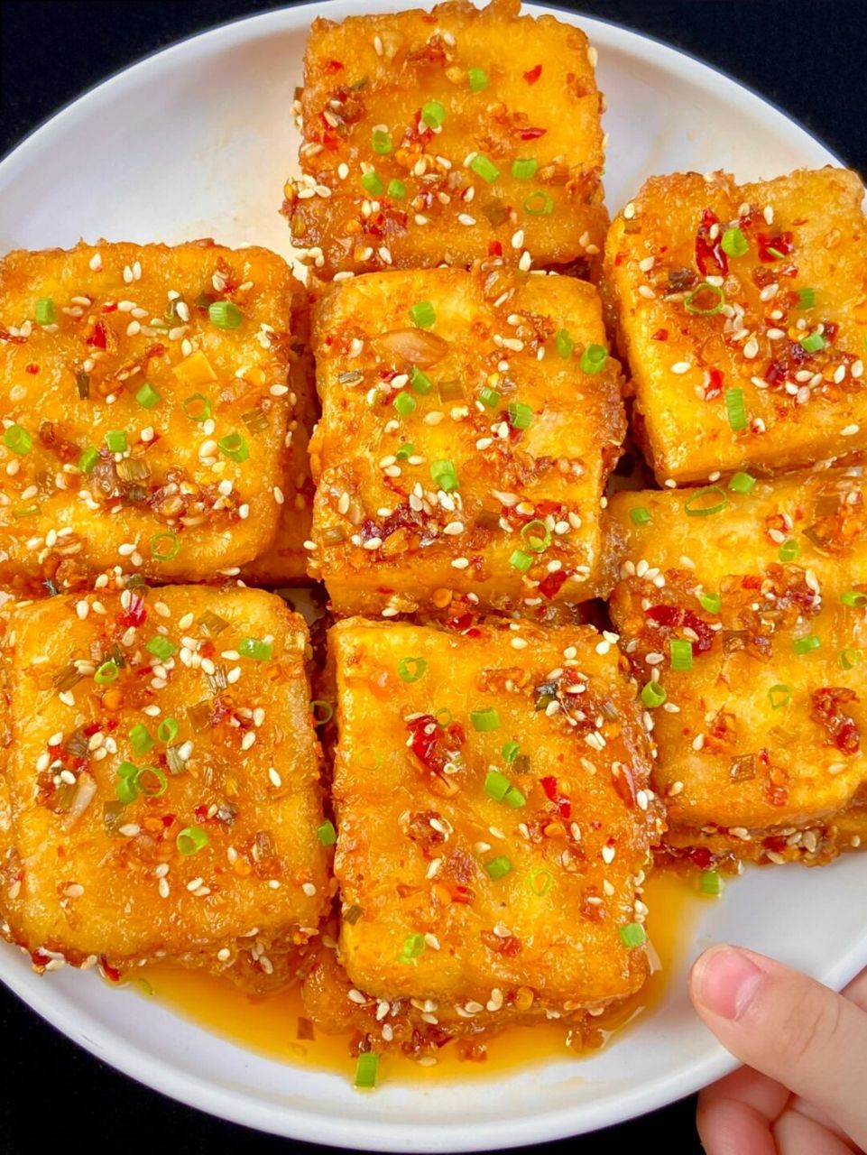 今天推荐这个外脆里嫩的香煎豆腐,香香嫩嫩,好吃到停不下来了!