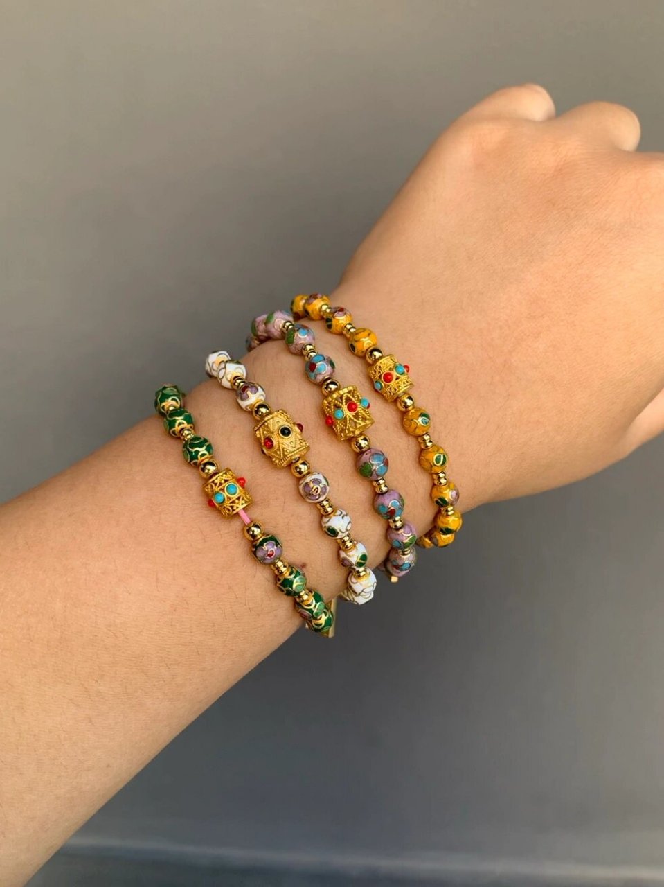 雍和宫的景泰蓝,最小的珠子款,宫价达到950,比大珠子的还要贵,拿乔