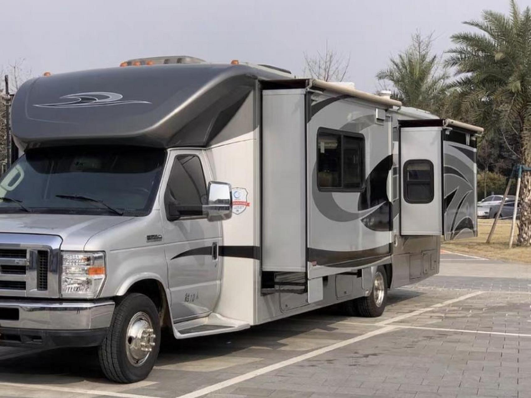 福特e450超豪华房车,月租3万配a1司机 豪华移动行宫,9座,汽油6.