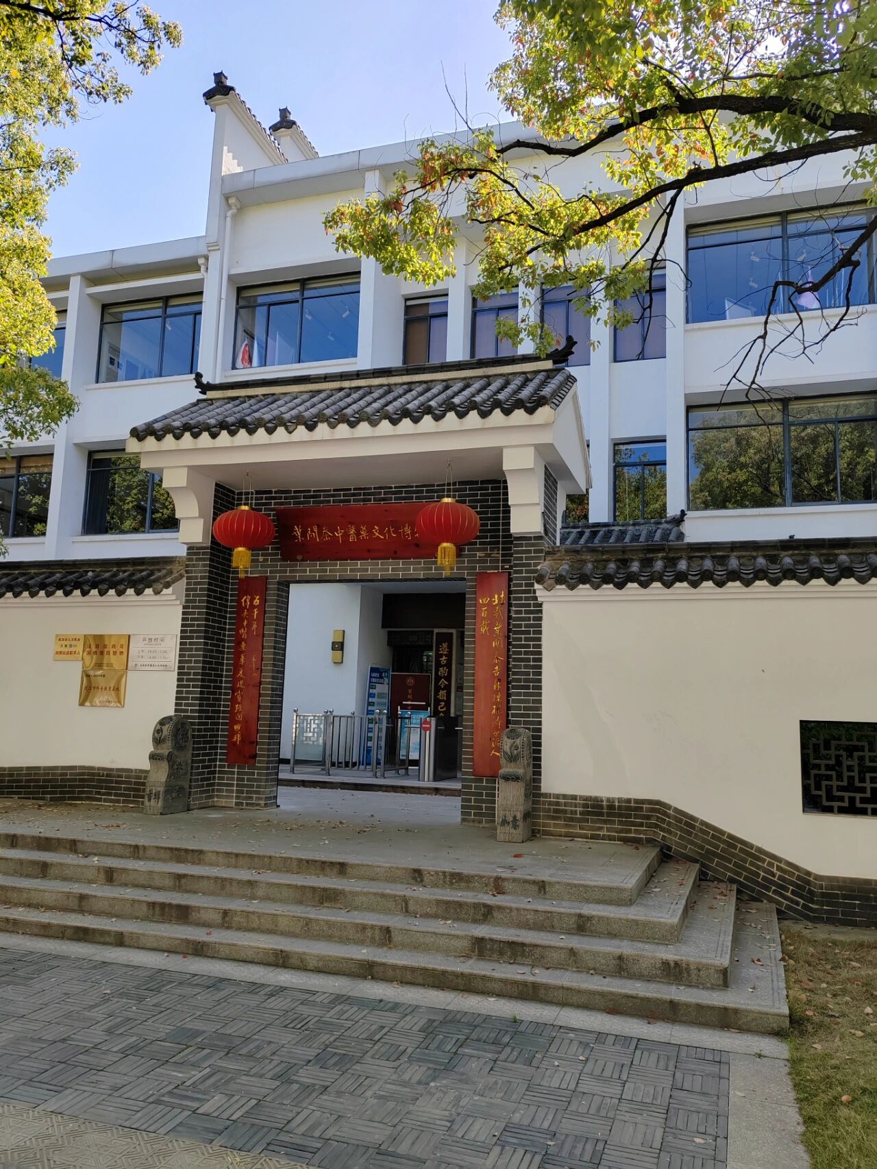 来叶开泰中医馆看中医 这两天落枕了,头晕乎乎的,肩颈也不舒服,就来