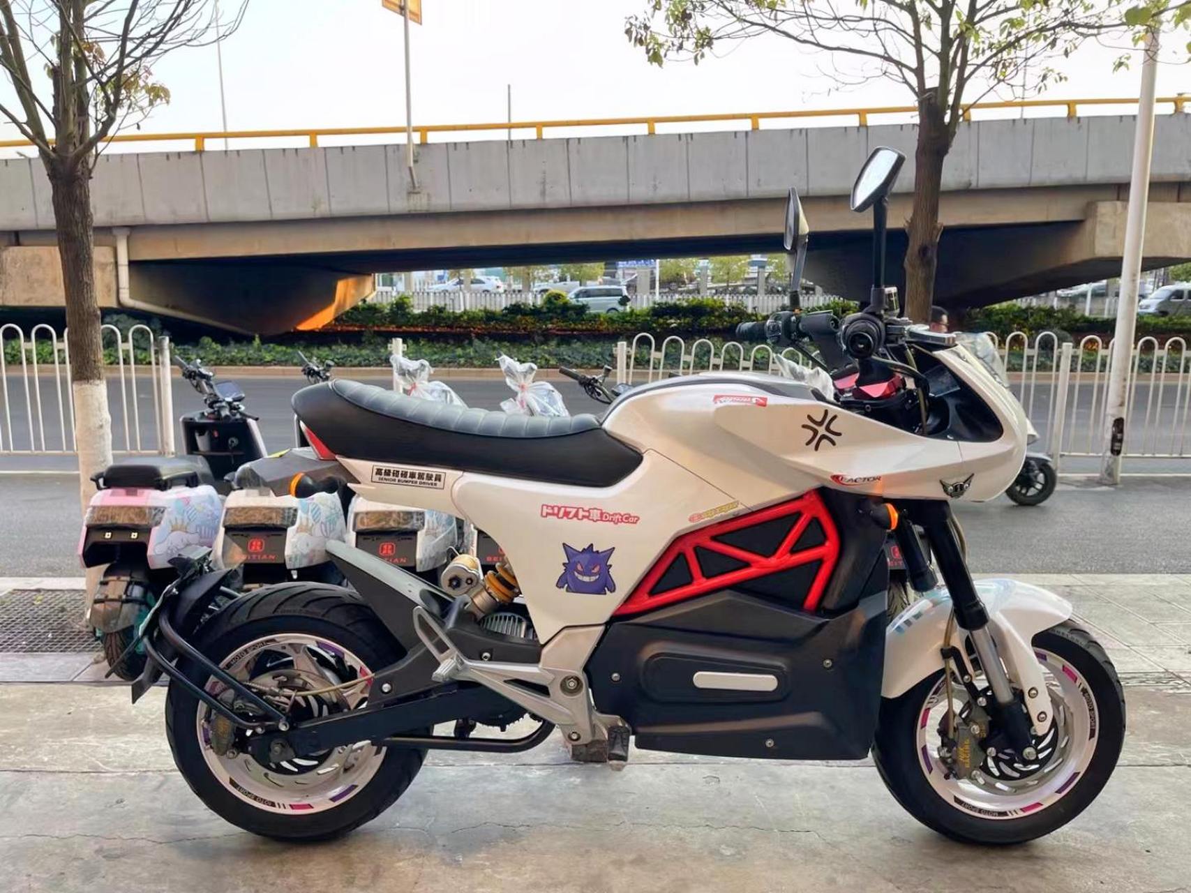 超帅绝版车型高端品牌小猴子原装壹酷中置m6一台,72伏35安大容量电池