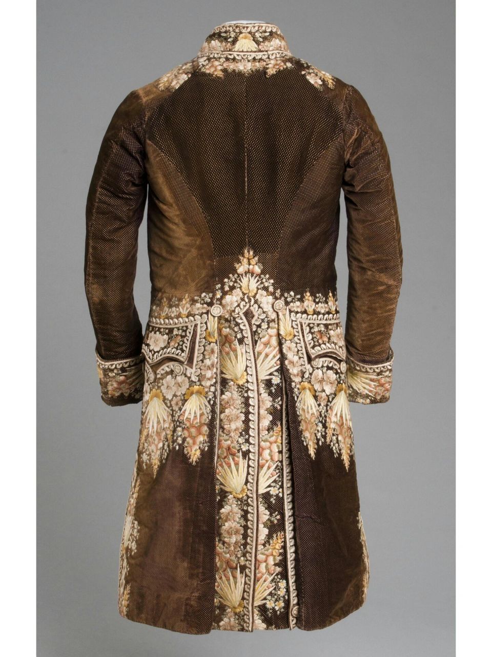 服装史|图解18世纪洛可可男装 0518世纪洛可可时期男装以长外套