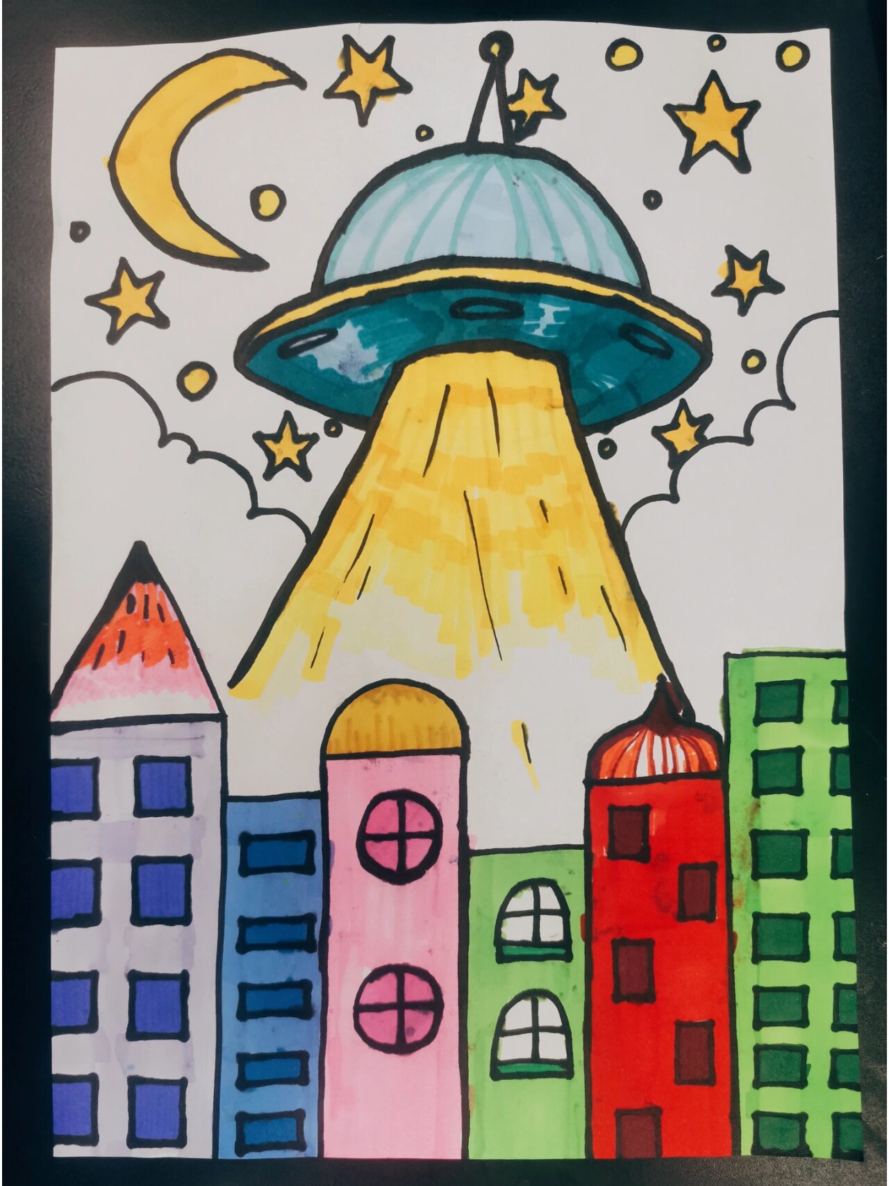 儿童创意画《天外来客—飞碟》美术 年龄:5-6岁 材料:白卡纸,铅笔