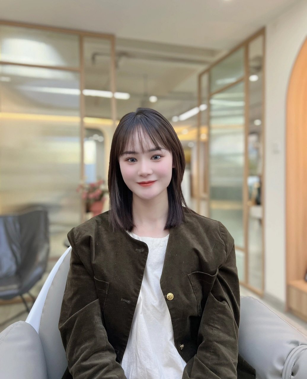 36岁宝妈可以瞬间减龄10岁的发型 36岁的宝妈一直被发型困扰多年 99