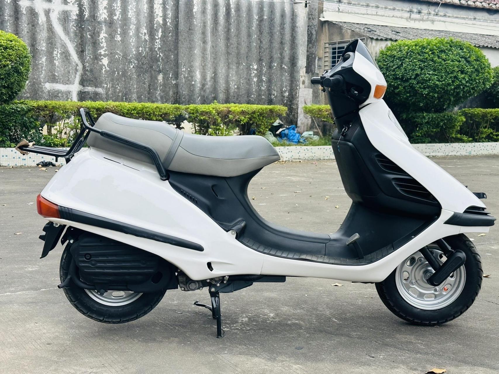 进口本田大白鲨125c摩托车.