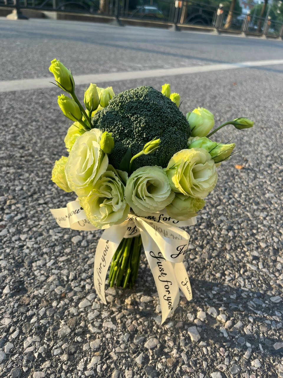 西兰花06手捧花 花语:从此往后 一半人间烟火 一半浪漫至死不渝
