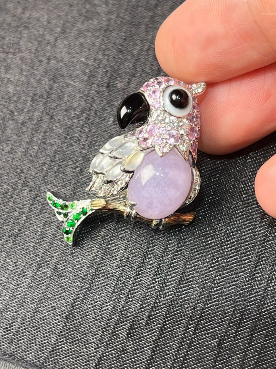 非常可爱精致的鹦鹉胸针 秋天胸针的季节要来啦 #翡翠胸针# #珠宝胸针