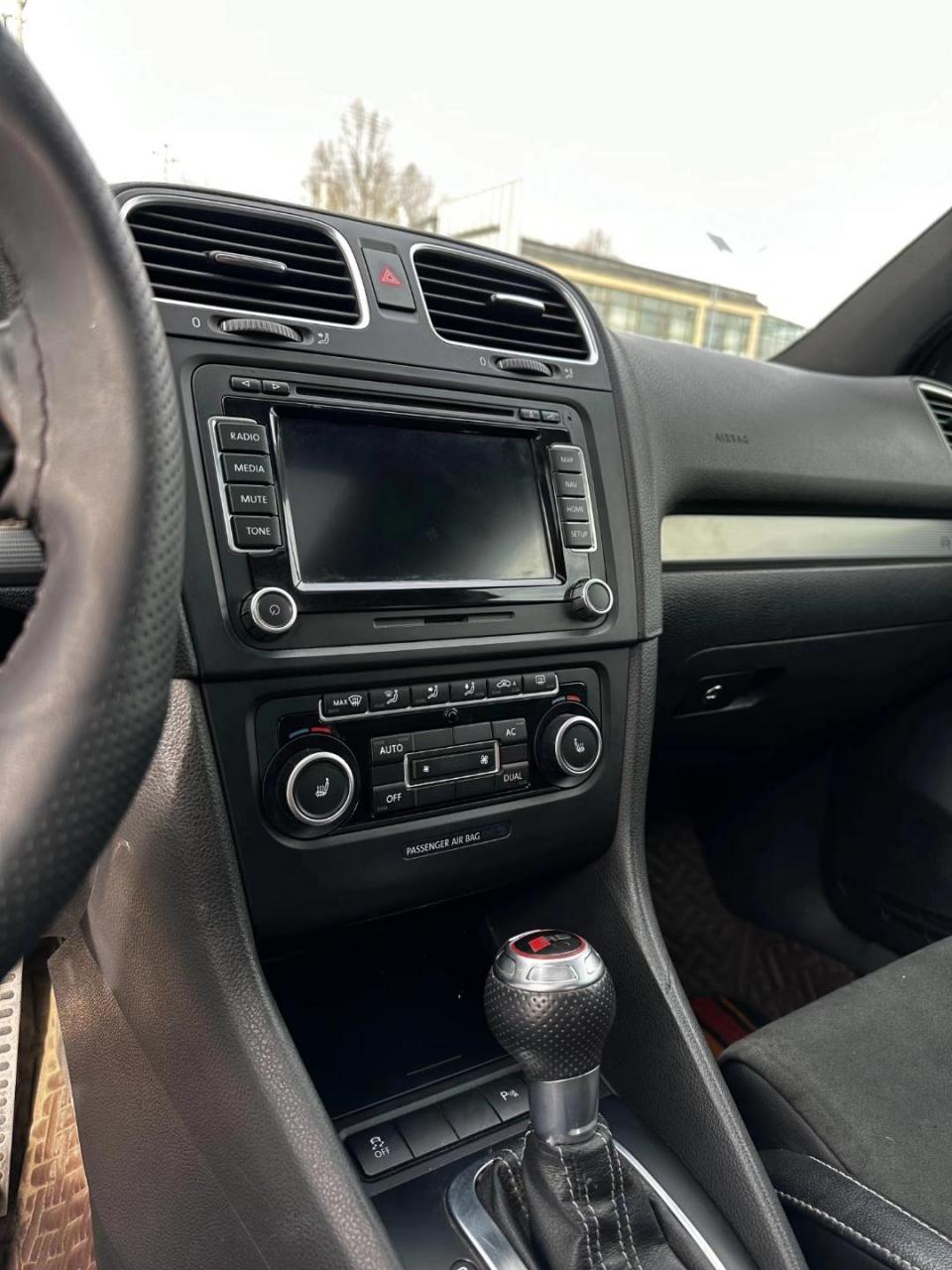 0t四驱(纯进口)新车价40万 真真的蓝针大众,多功能方向盘,换挡拨片,大