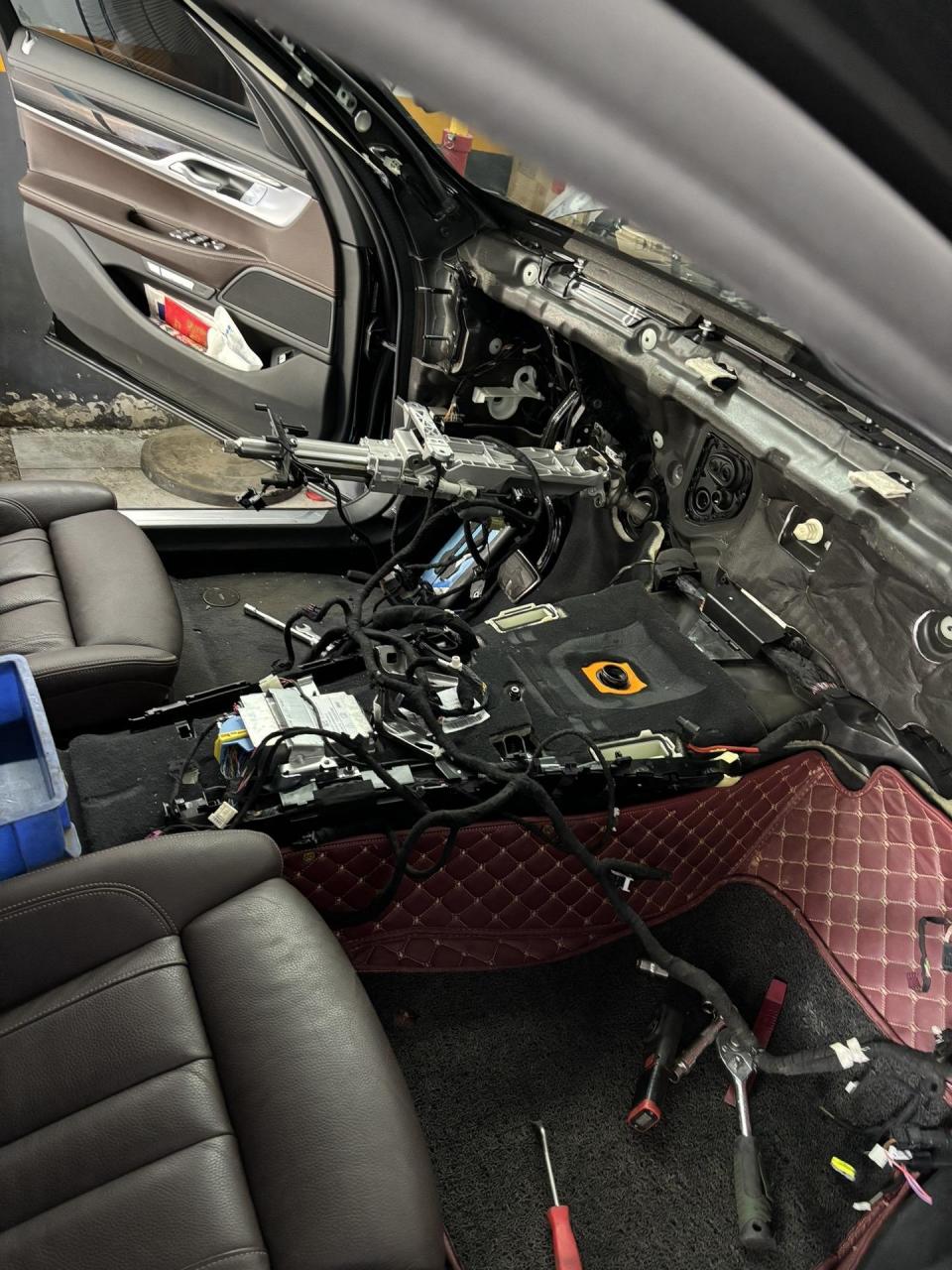 宝马7系处理空调不制冷更换空调蒸发箱完美解决