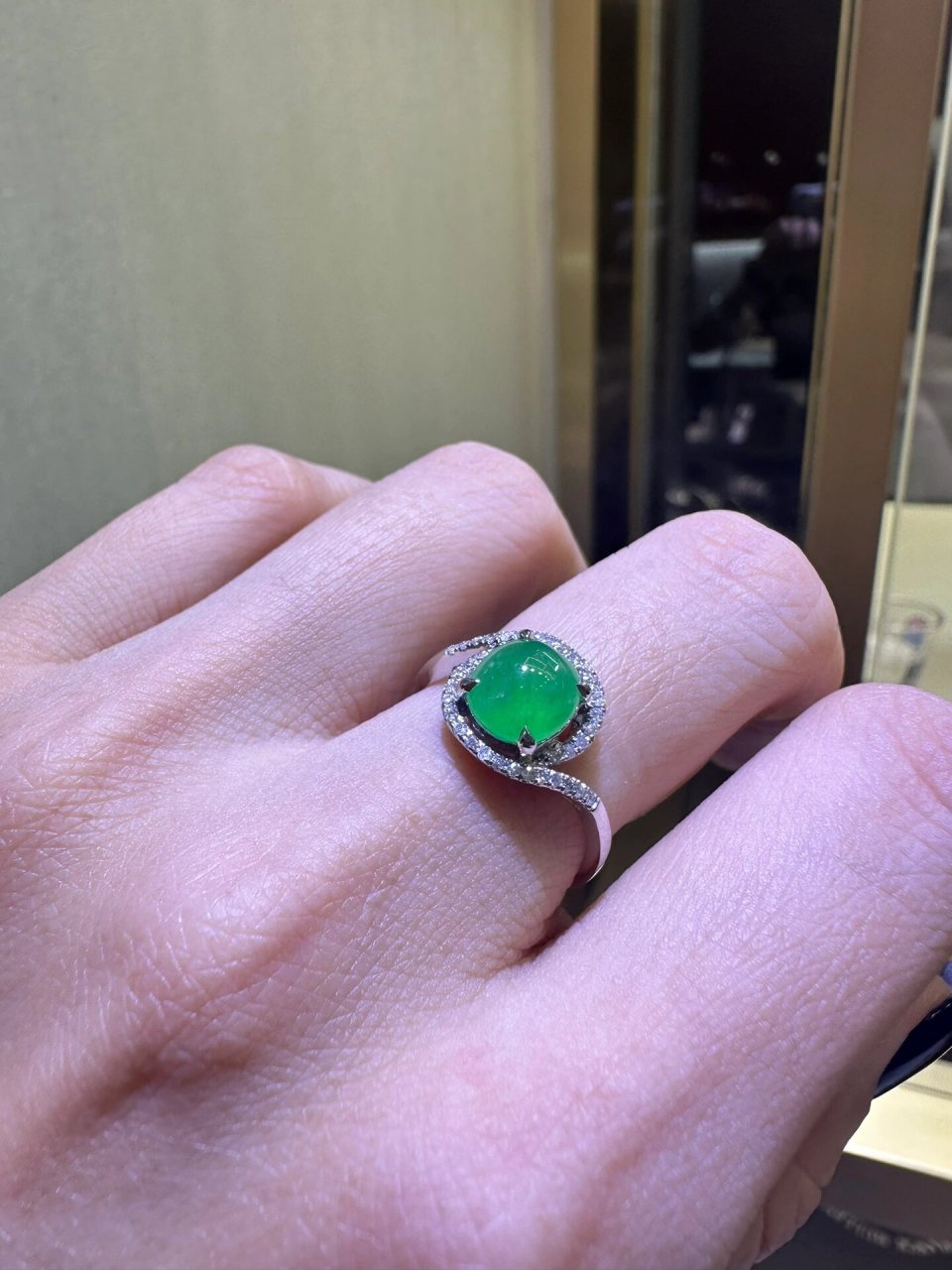 冰阳绿 满绿 翡翠 18k戒指,350079 18k简简单单的一圈围钻 绿盈盈的
