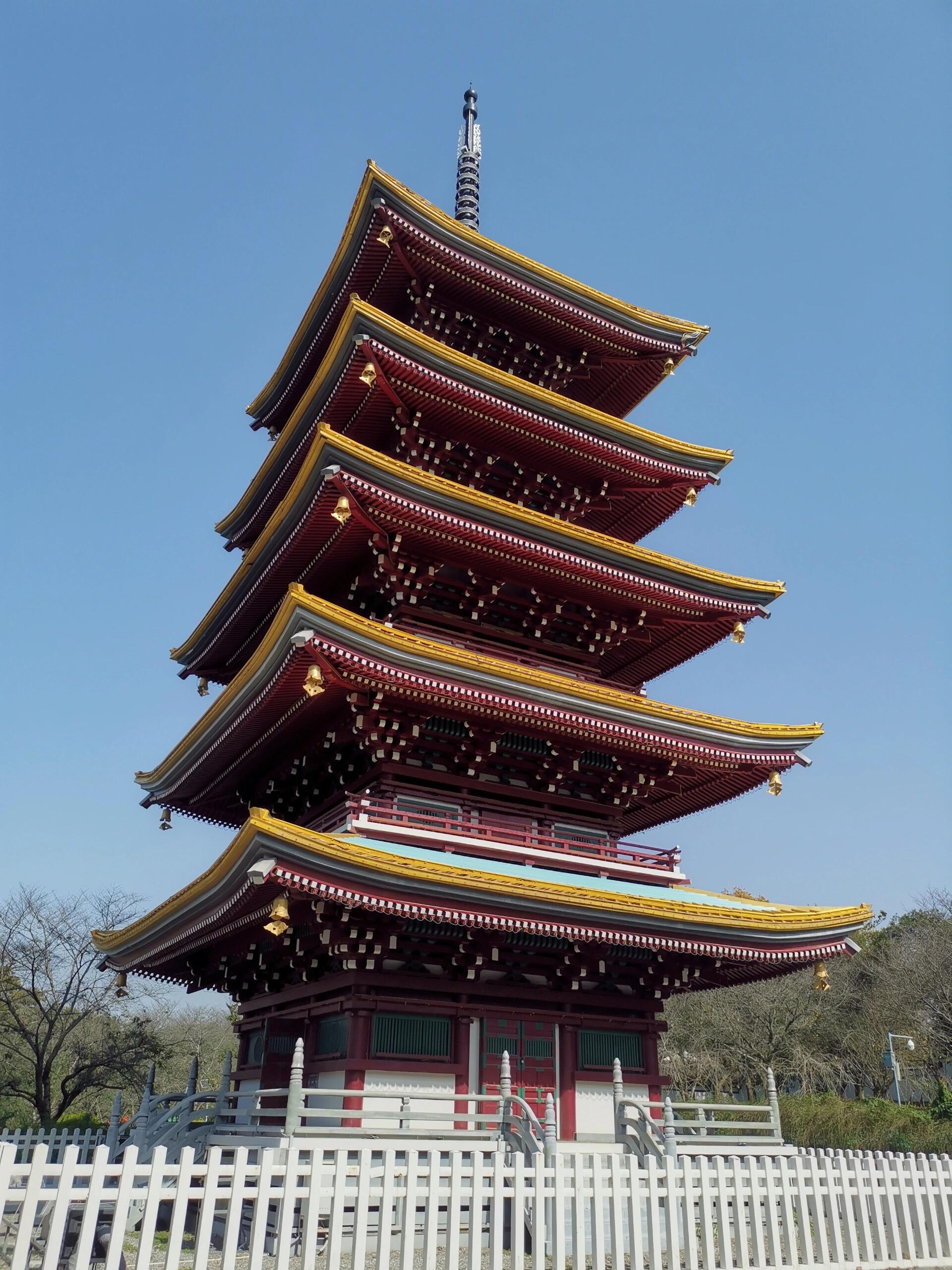 打卡东湖樱园五重塔 樱园五重塔是樱花盛开的季节游人必到的网红打卡