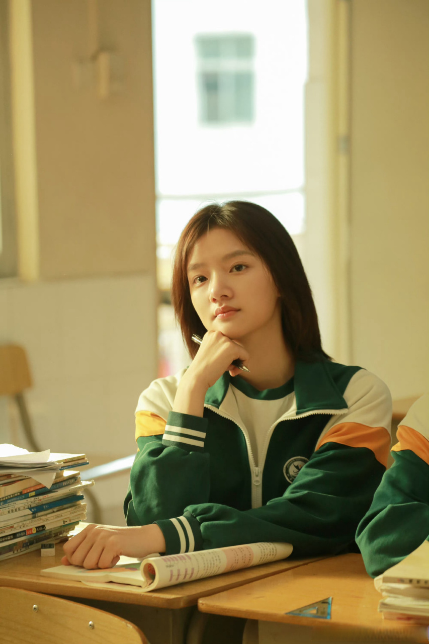 任敏新剧叫任真#  任敏新剧 #灿烂灿烂#,穿上校服的任敏真的梦回高中