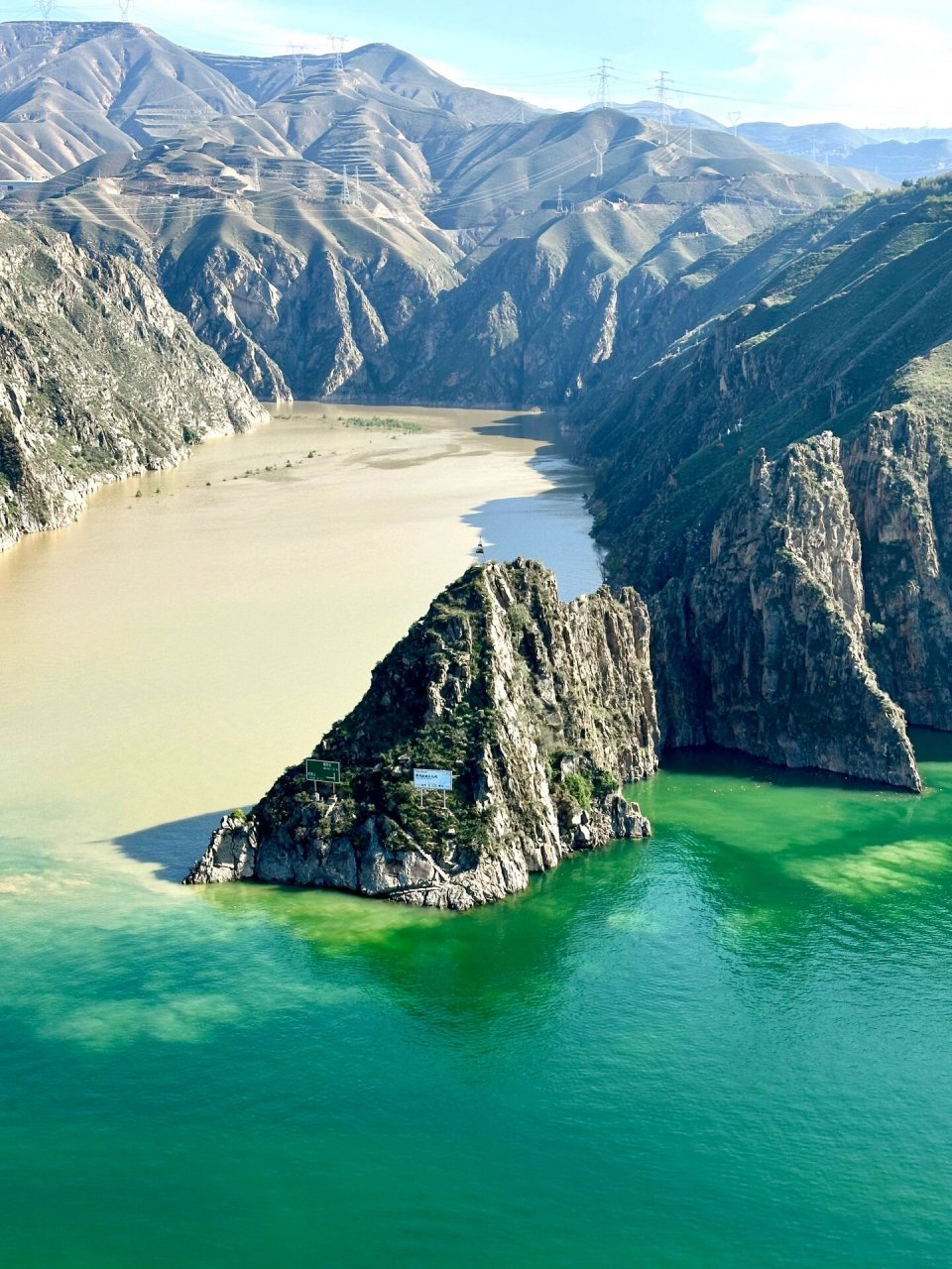 临夏青黄交汇奇观|清澈黄河成为真正的黄河 这里是甘肃临夏的黄河洮河