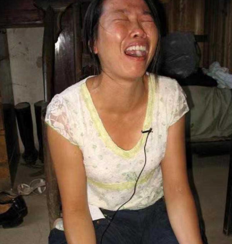 1993年,青海女子因女儿偷吃了2块油渣,便将滚油灌进女儿嘴里,让年仅五