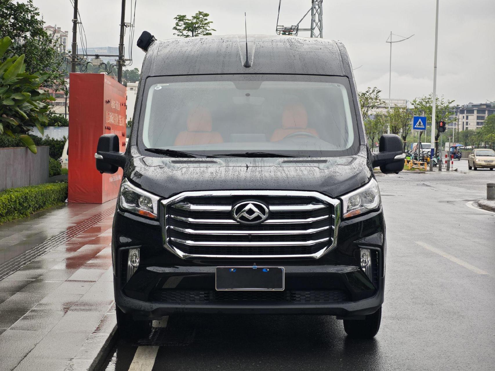 22年上汽大通v90长轴高顶智运版6座 2.