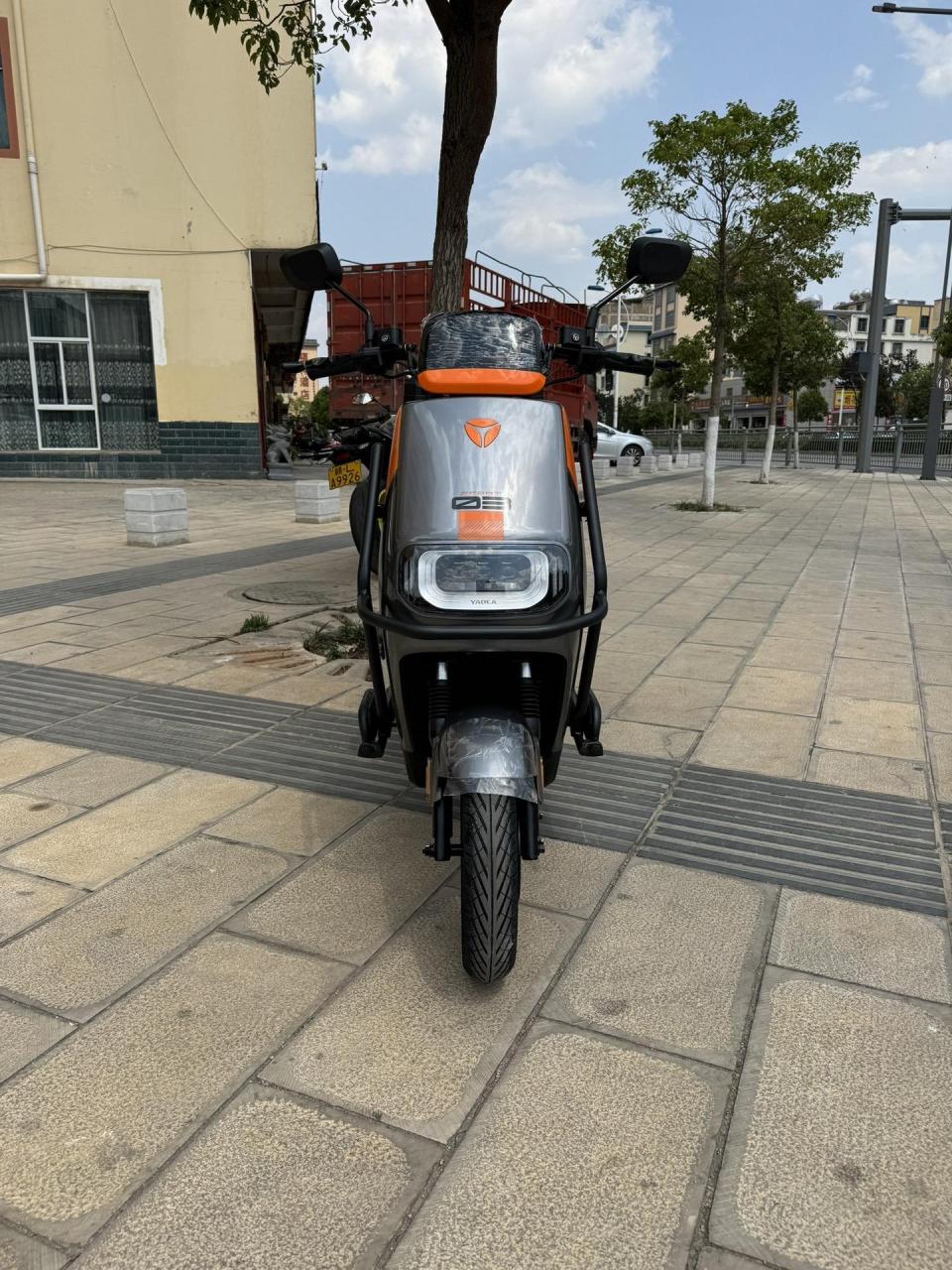 雅迪商用乐跑 性价比高的电动车推荐 专为走街串巷而生,中型车身,轻便