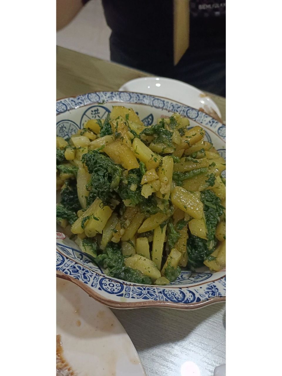 在内蒙吃到干呕的菜哈拉海炖土豆 在内蒙玩了几天每天吃的都还不错