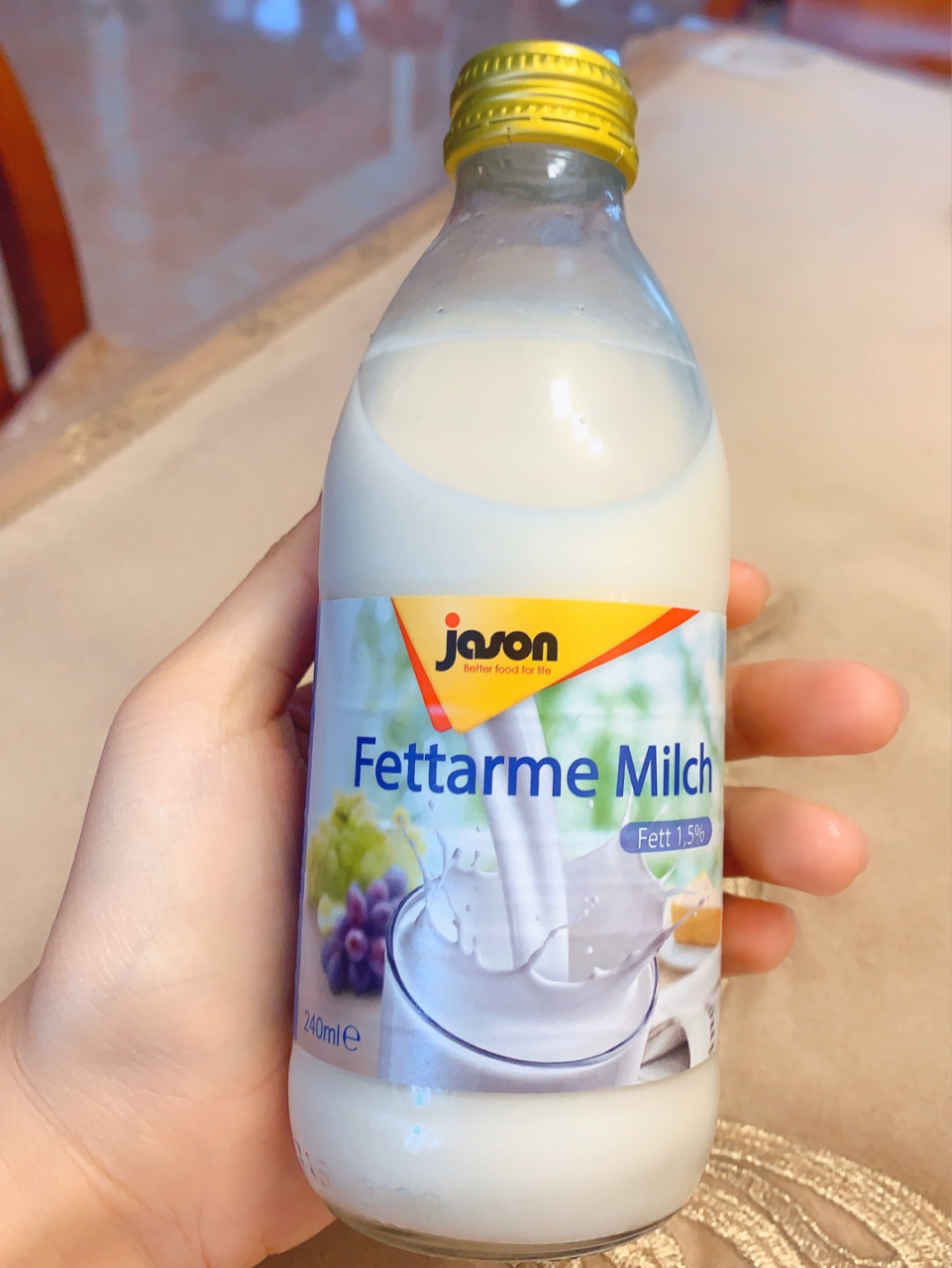 捷森低脂牛奶 加热像是冲的奶粉的味道 放黑咖啡之后味道超级好!