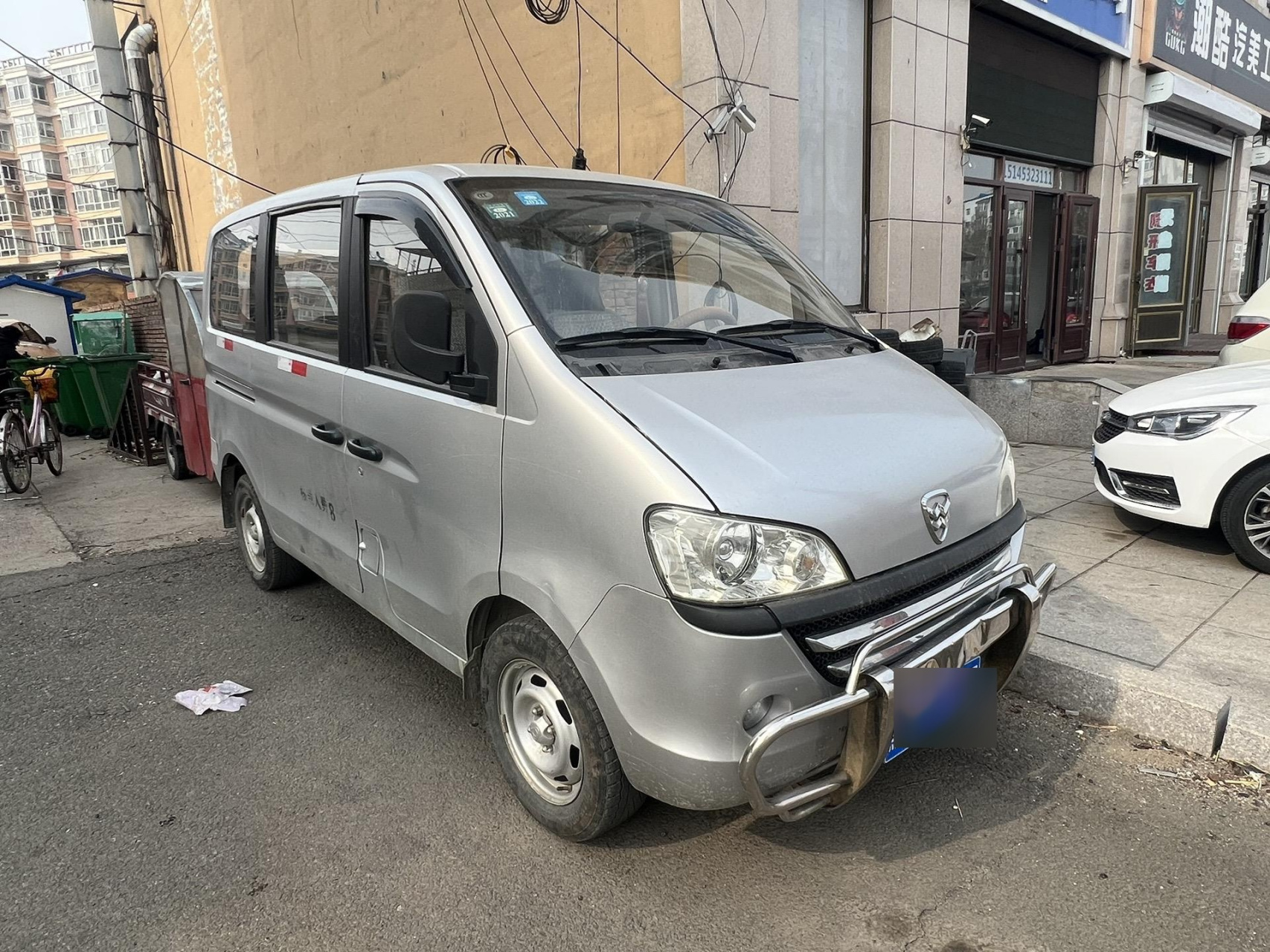 哈飞路尊小霸王 八座  车况好  六万多公里 检车保险刚交完 六千多开