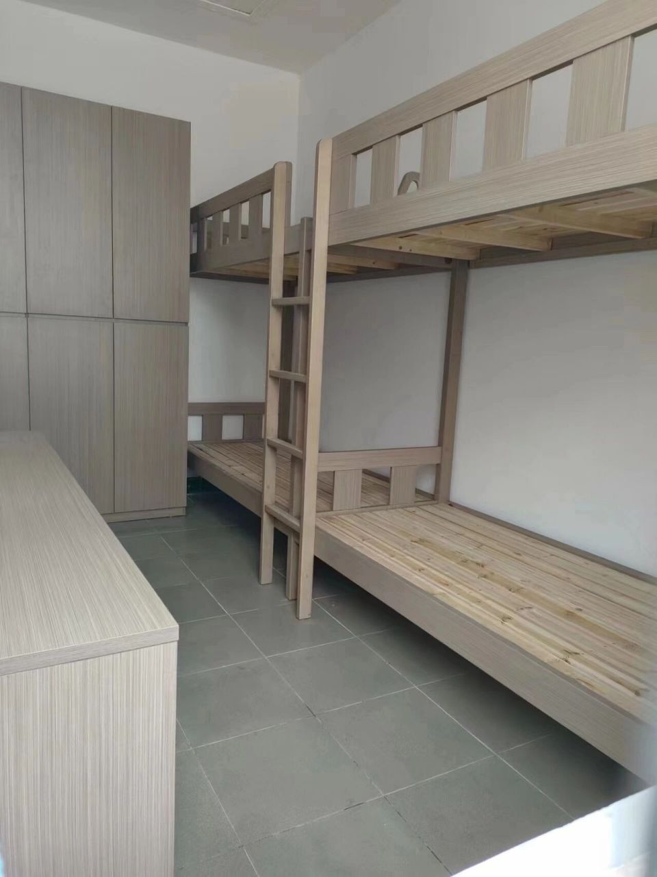 紫金校区正在统计校内住宿的人数,基本都在校内住宿六人间宿舍,后期满