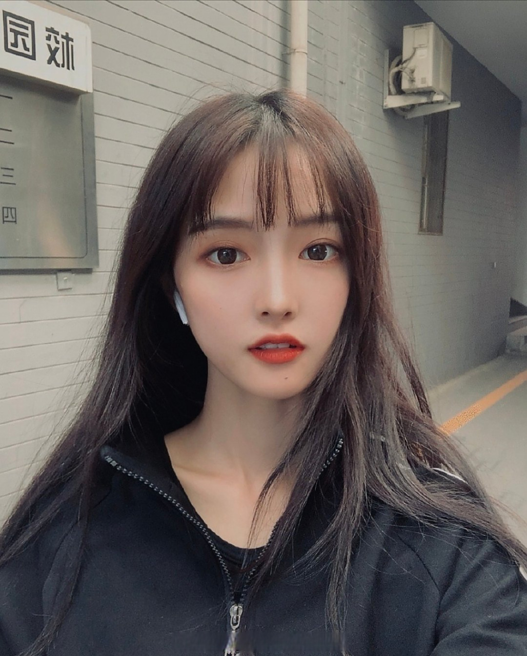 杨一伊 北京电影学院 19级表本 金牛座 来自四川成都