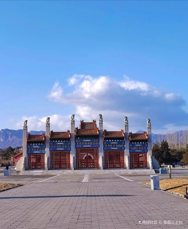 易县后山上有个"后山奶奶庙",据说很不错.