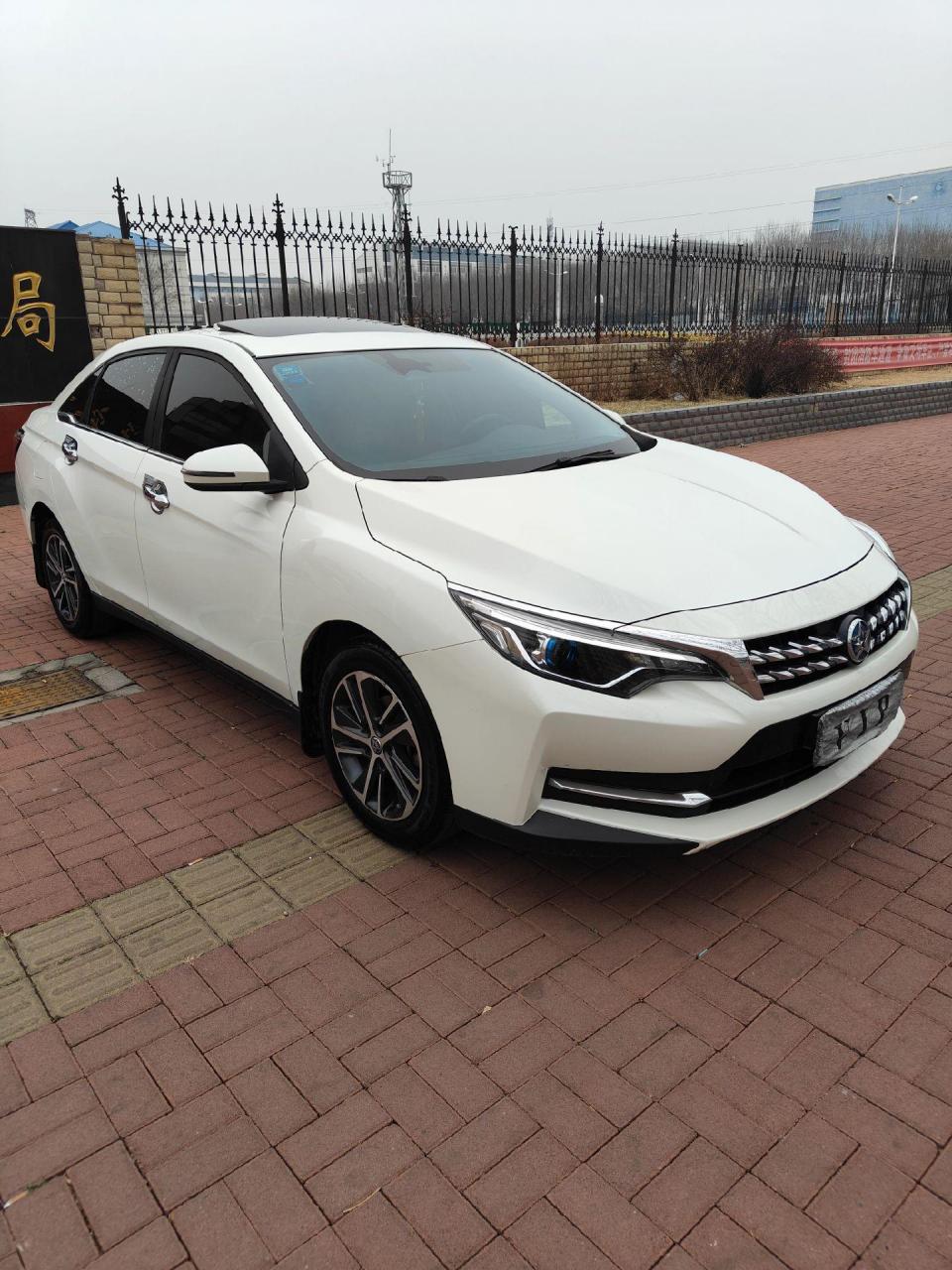 新到2019年启辰d60.原车主一手私家车.手动挡1.6排量最顶配.