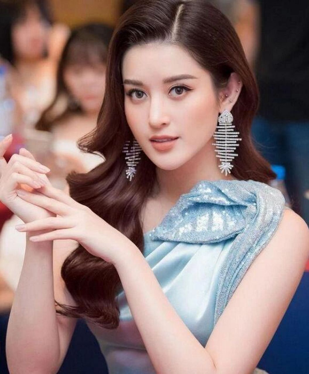 据说这个是越南第一美女阮宣眉,精致程度完全能和angelababy相媲美