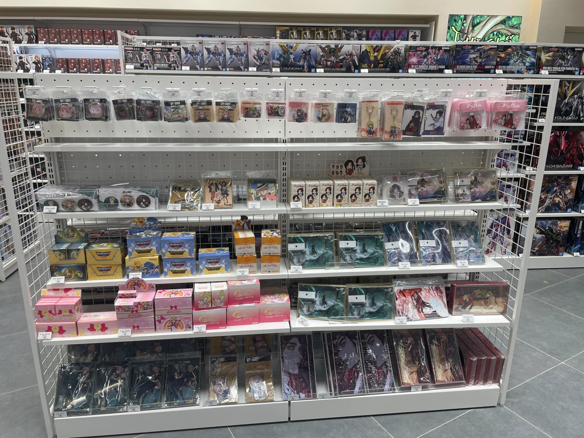 重庆买手办的好地方 今天逛万象城北区看到这家店,地方很大,手办种类