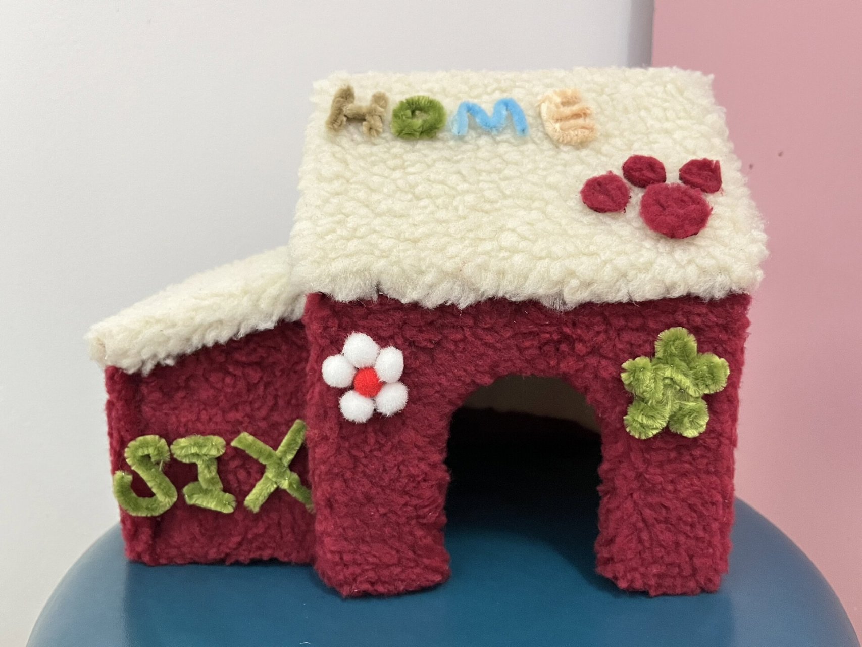 金丝熊仓鼠棉窝diy 用小纸箱自制了两个圣诞款,还有一个是苏维苏格