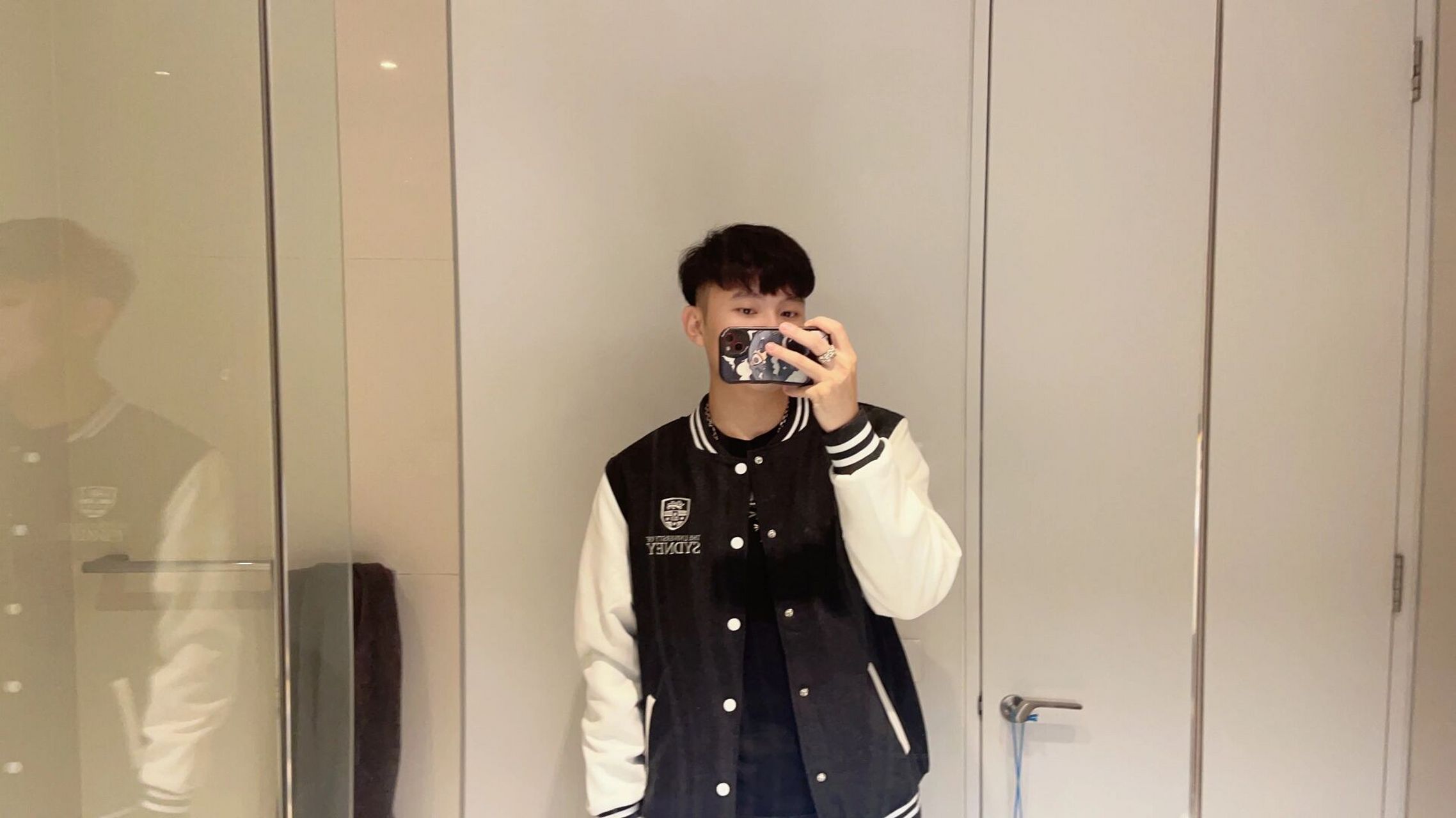 悉尼大学秋冬款校服7815 今年悉大的棒球服换了新的款式!