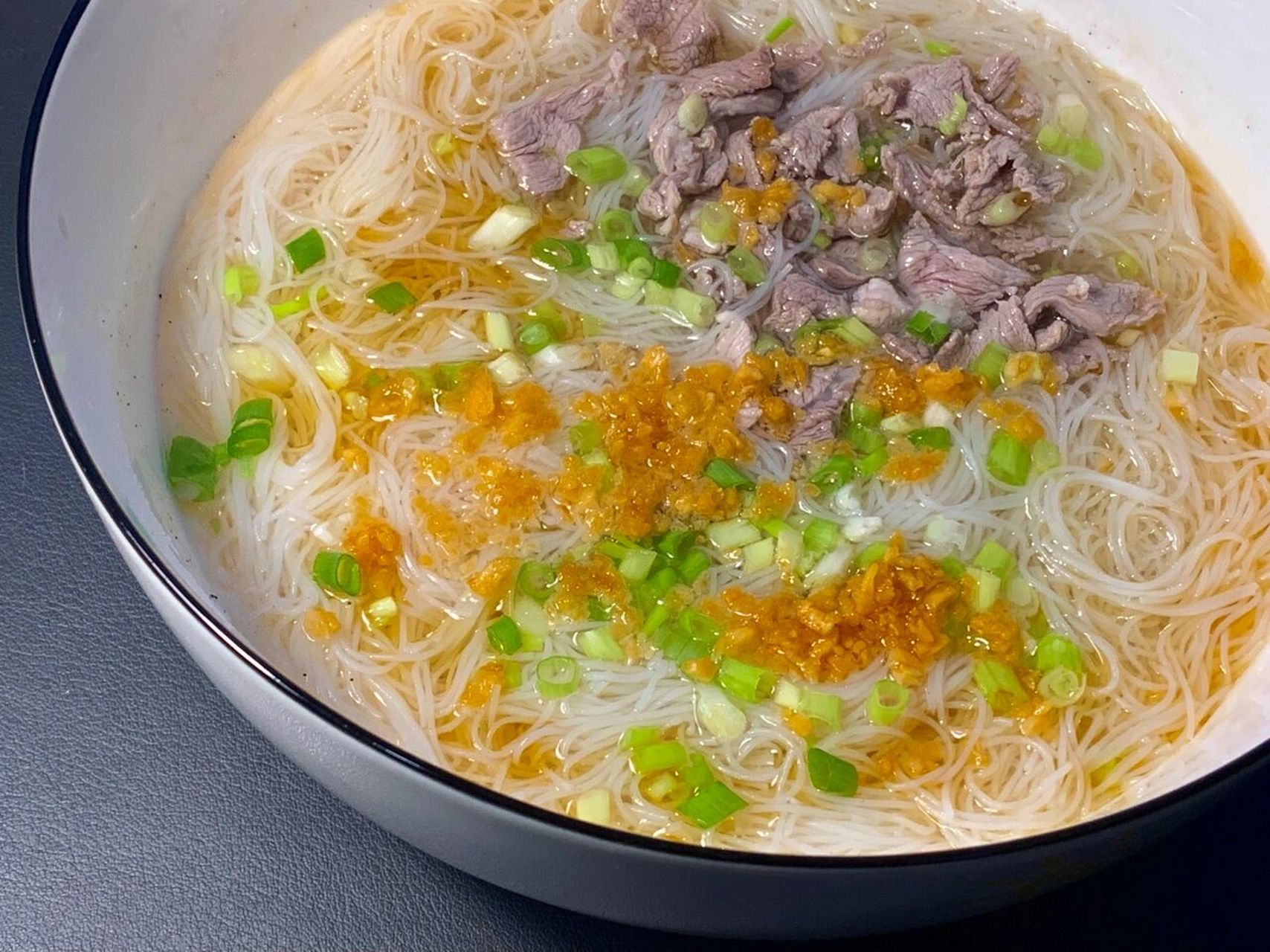 省钱菜谱:2块钱的潮汕肉片汤米粉(5min) 上上周的周五那天情绪很低落