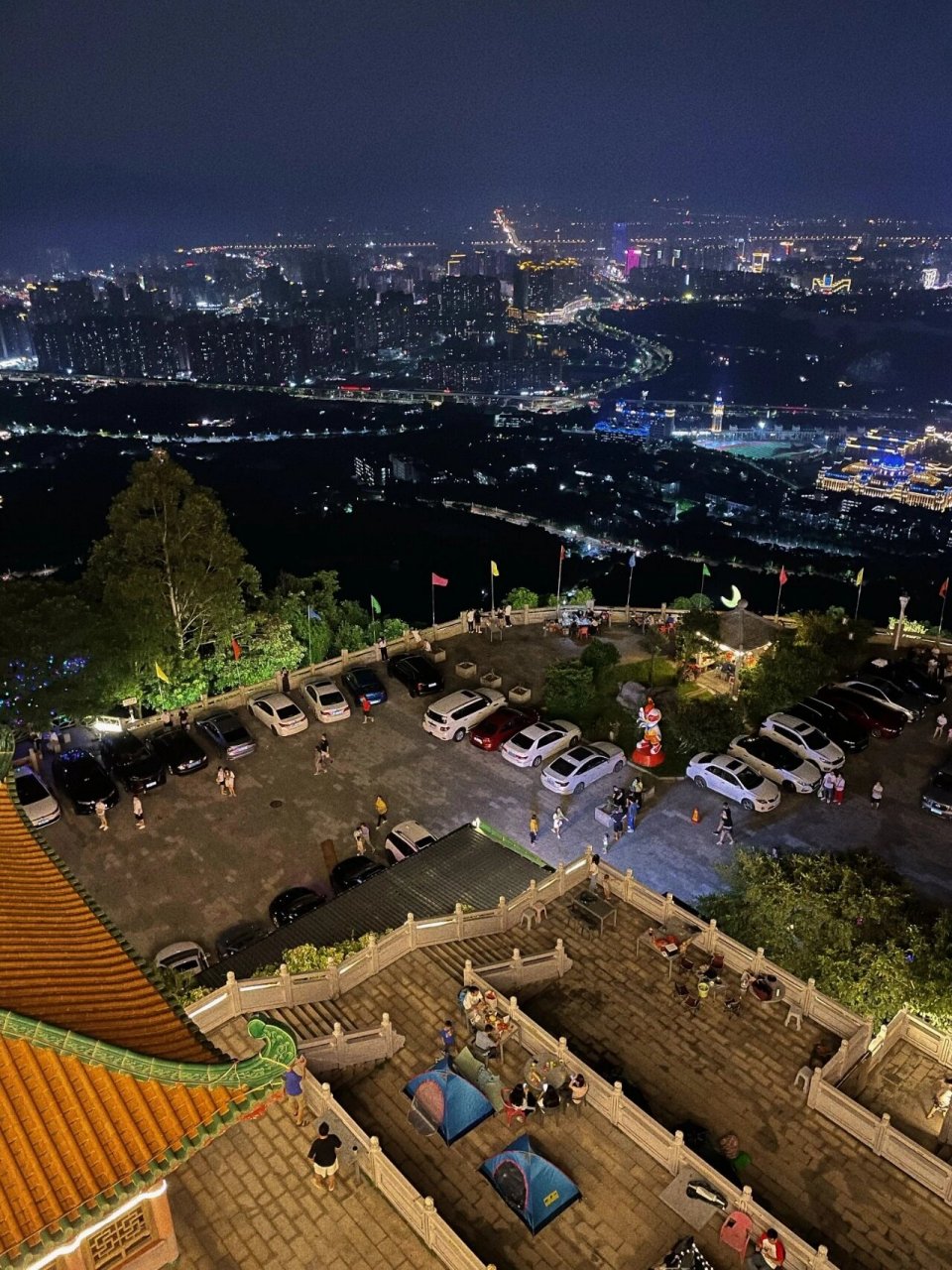 肇庆|将军山上看城市夜景 砚都肇庆将军山海拔1100米 我们开车上山的