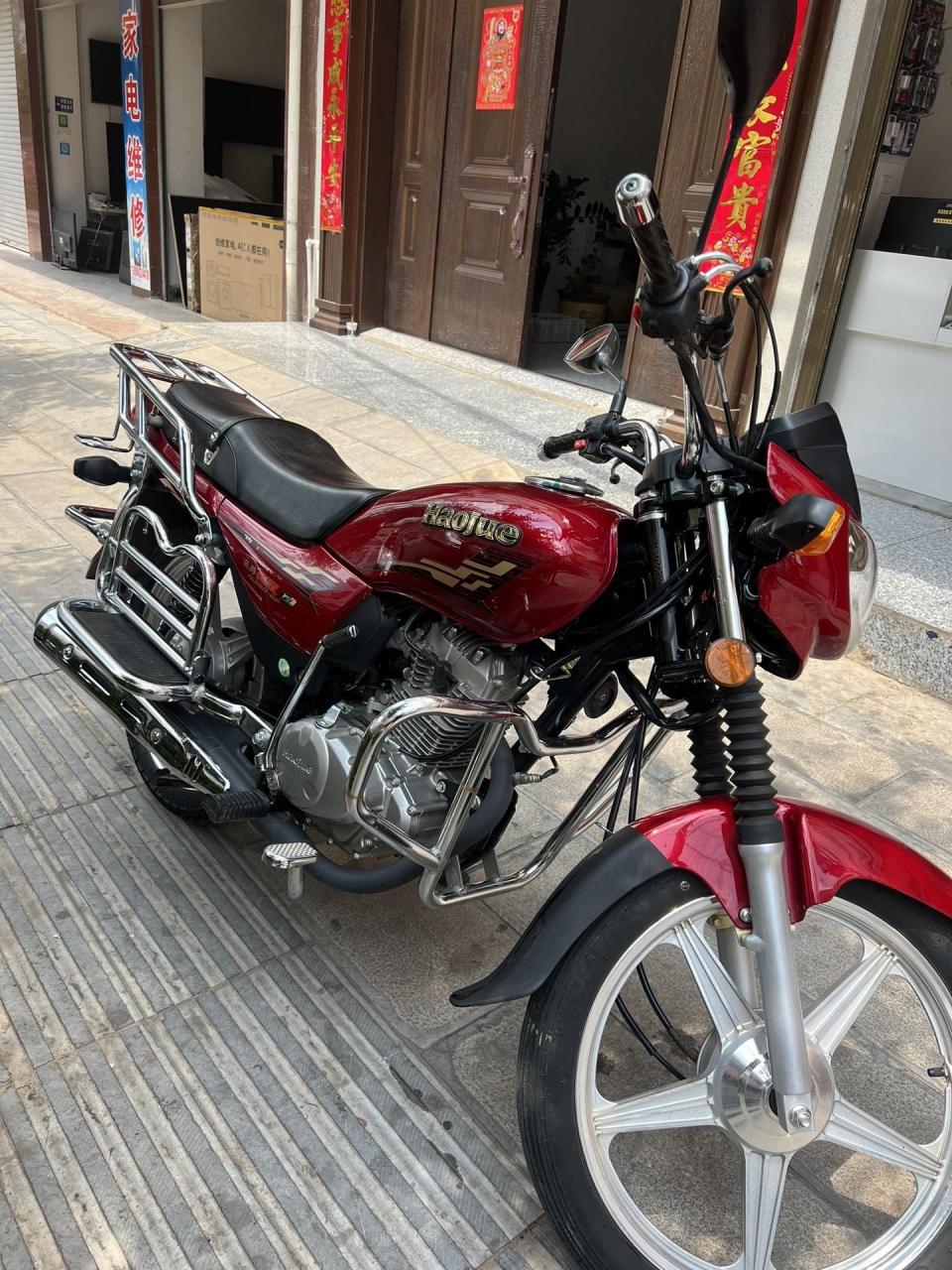 出售豪爵悦冠150电喷摩托车 牌照都还没上 1400公里的准新车 发动机