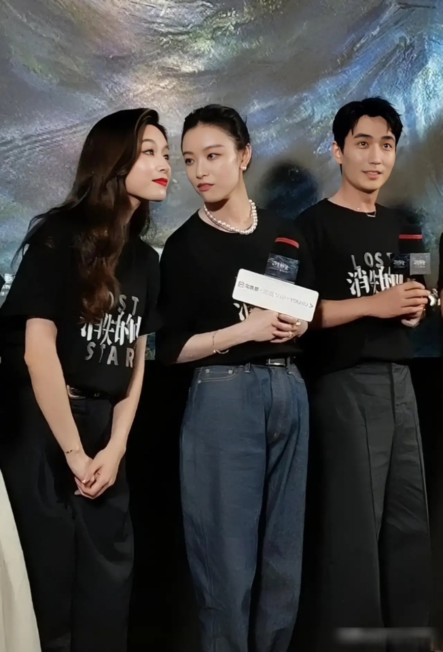 《消失的她》首映礼上,文咏珊把倪妮撩到脸红,倪妮和baby曾经是姐妹