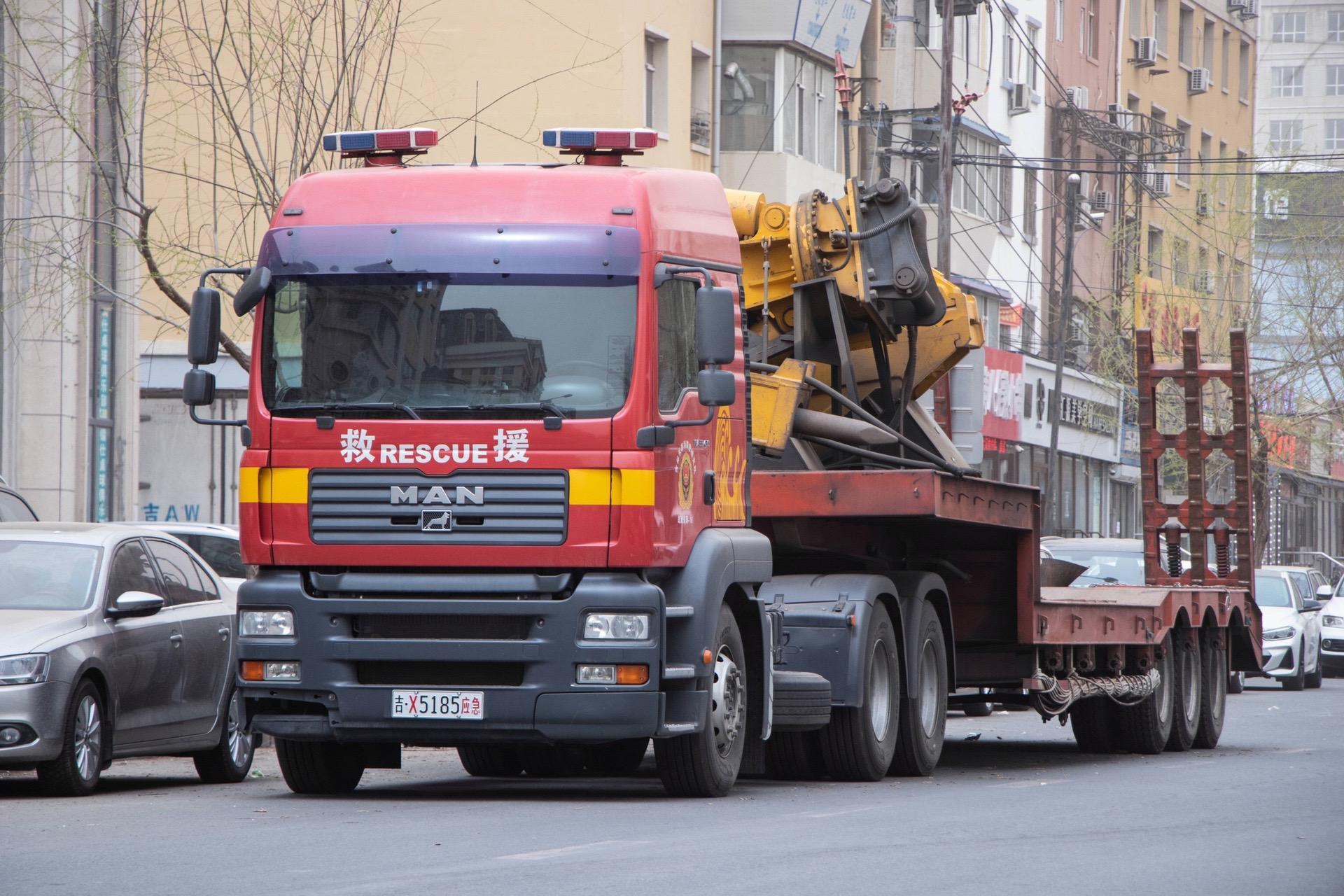 吉林长春战保使用的德国曼man tga重型工程机械半挂运输车!