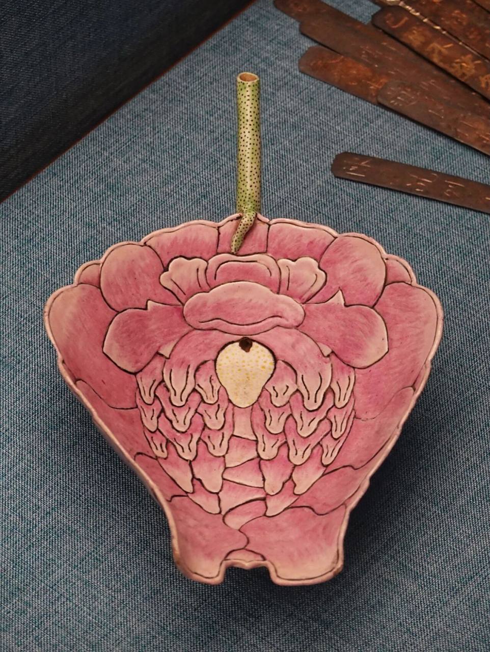 清-景德镇民窑粉彩瓷荷花吸杯 大清光绪三十四年安徽太湖附近秋操纪念