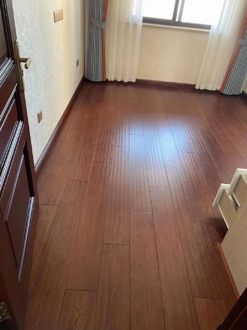 美国山核桃地板好不好78 美国山核桃切面光滑 钉着力强,力学强度高