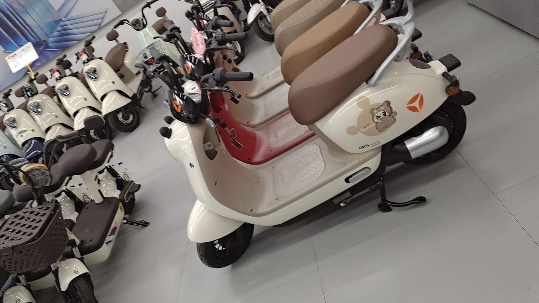 雅迪q6,郑州市高新区雅迪电动车旗舰店 降温了 67怕冷的就可以去