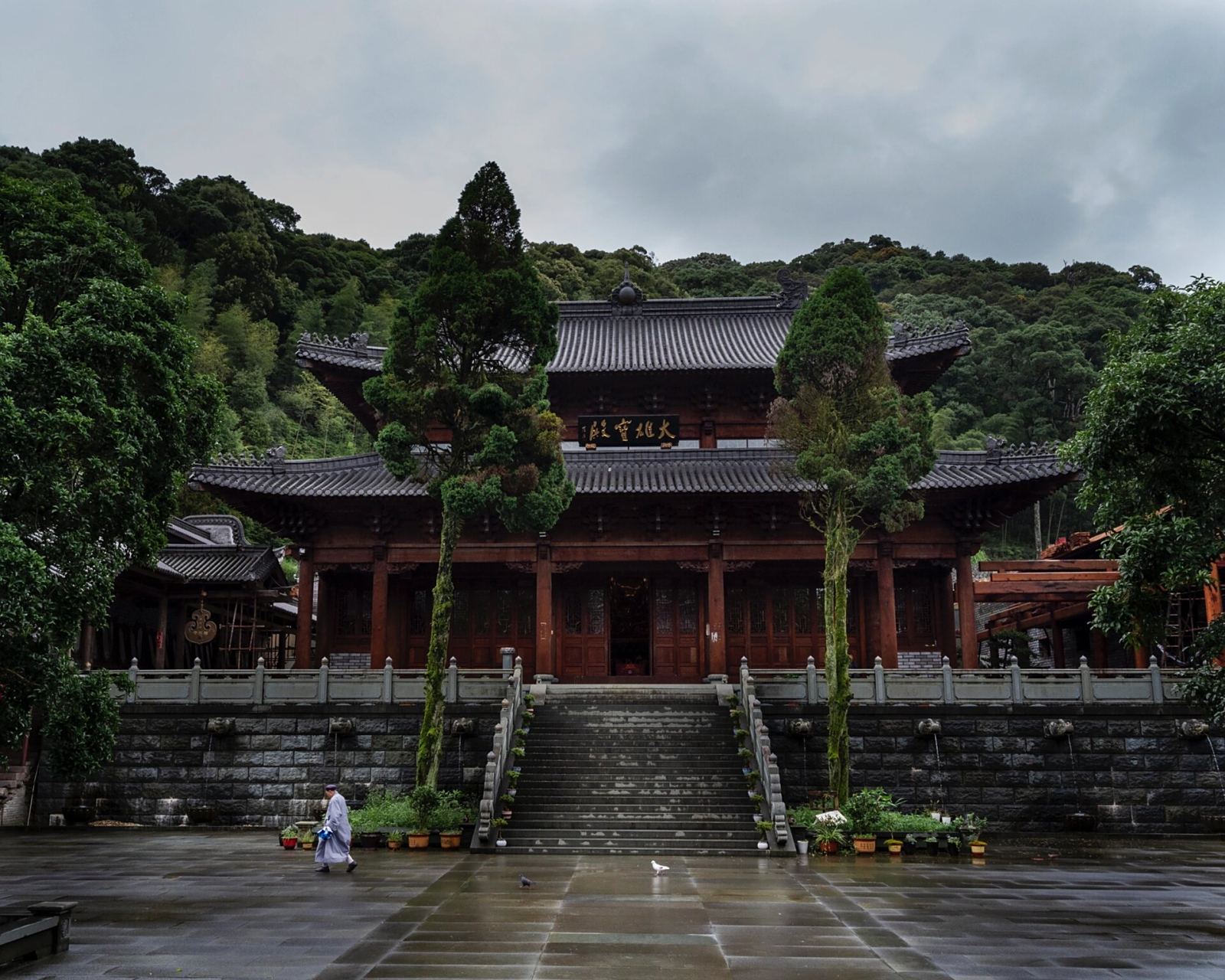 明代数百佛像 福建宁德 支提山 华严寺(224) 华严寺,又称华藏寺,是