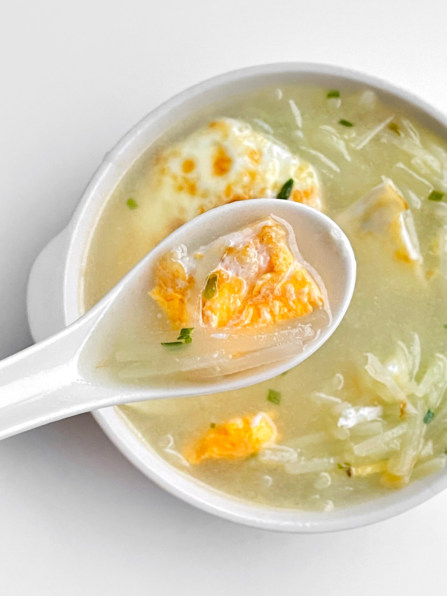 清淡爽口的萝卜丝煎蛋汤,补钙补铁,巨鲜美