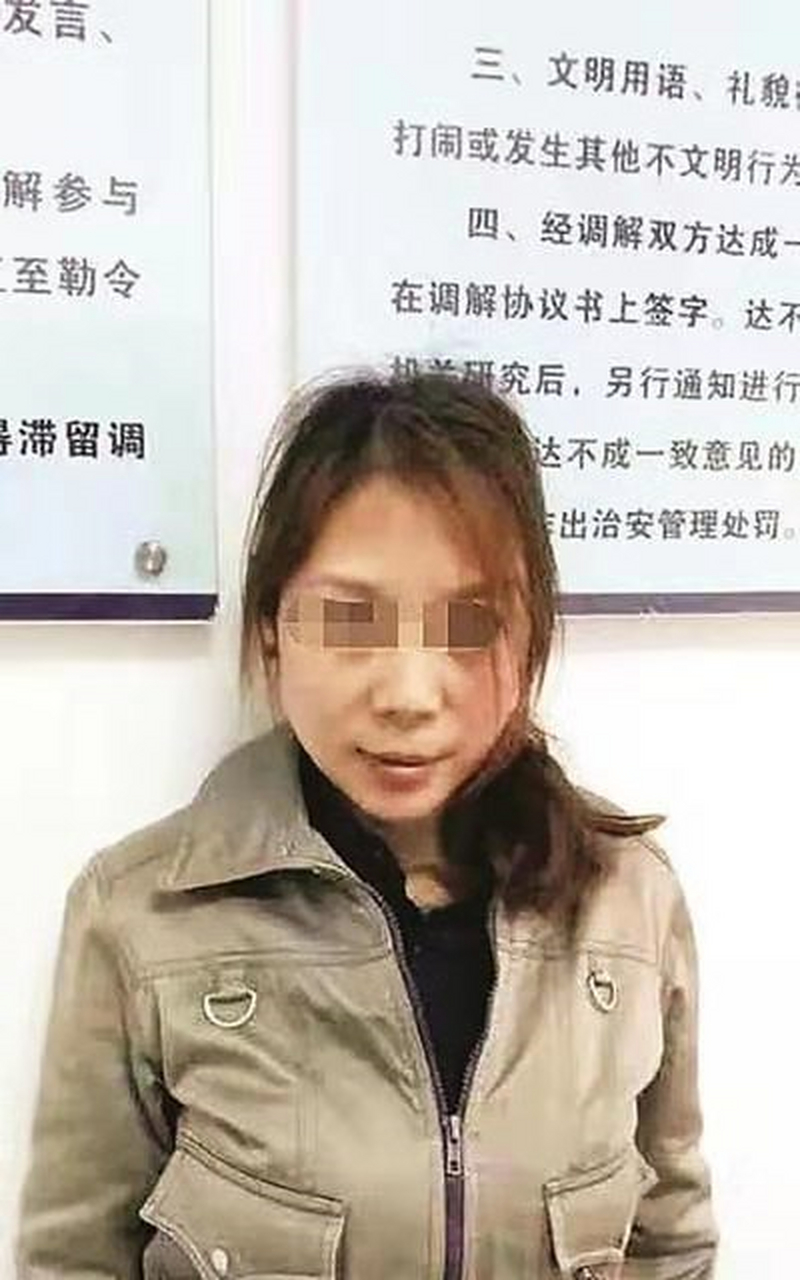 劳荣枝对着镜头笑是无可奈何#杀人犯劳荣枝被捕后拍照还在淡定的微笑