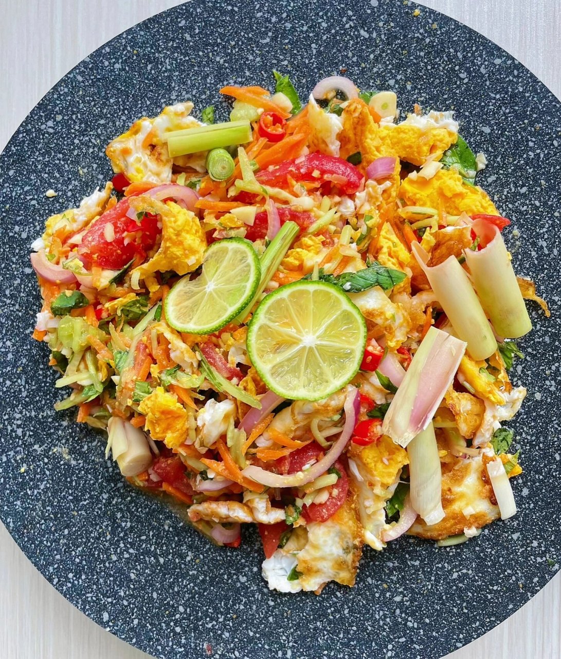 云南人的小厨房|酸辣下饭傣味凉拌荷包蛋 姐妹们一定要试试这个鸡蛋的