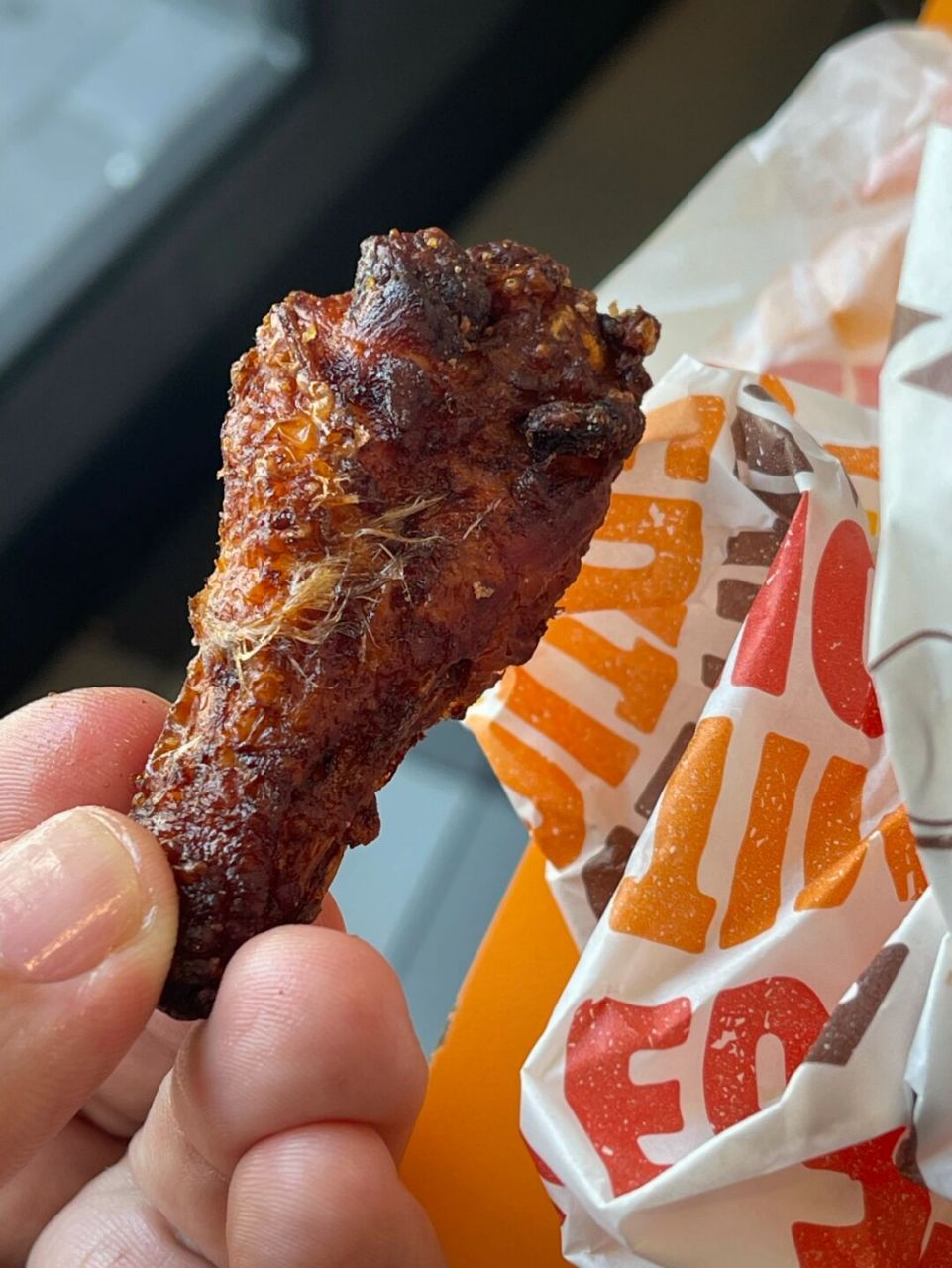 看看欧洲汉堡王烤鸡翅的毛毛 你下得去口吗?